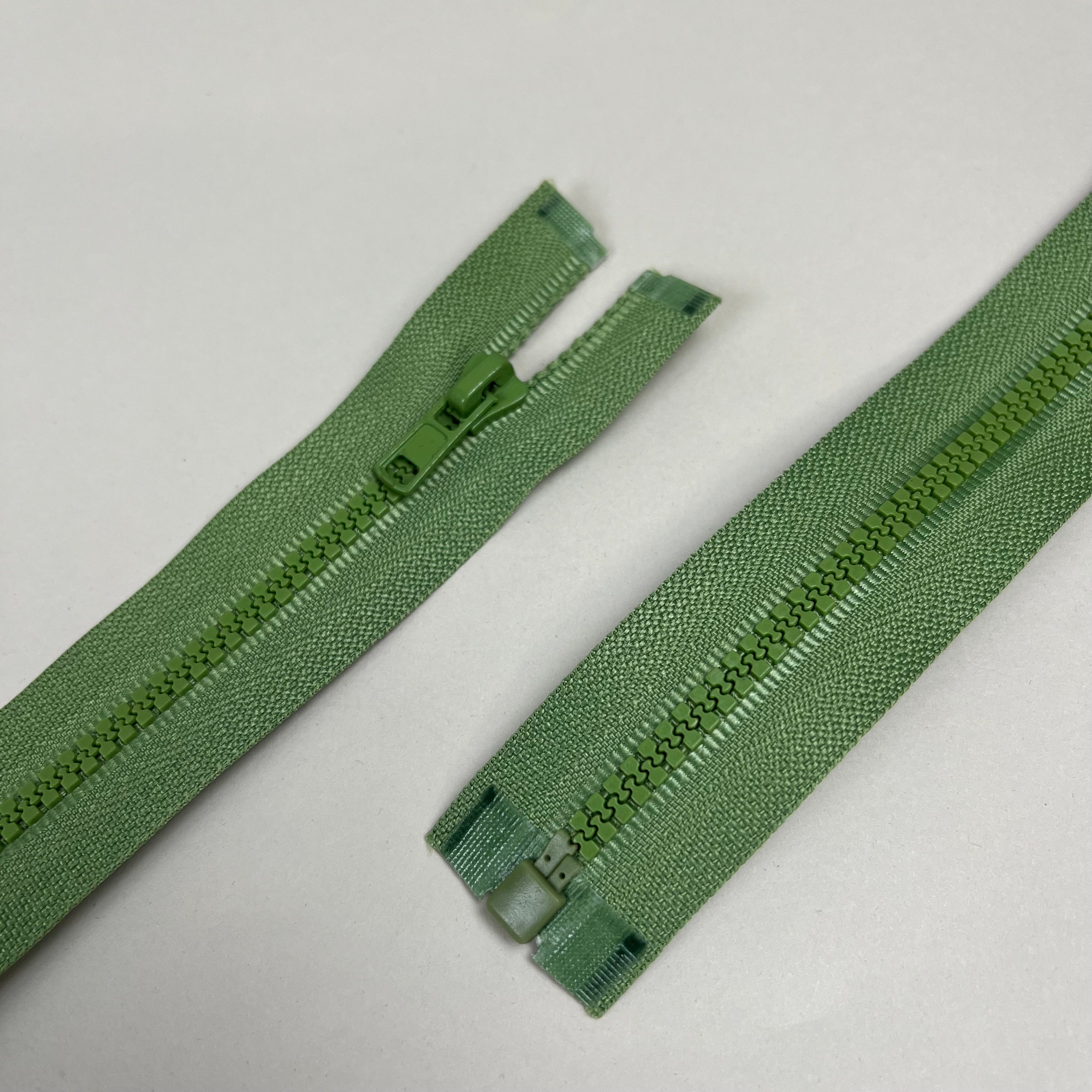 Separating Plastic Zipper - Avocado 23" (NZP0462)