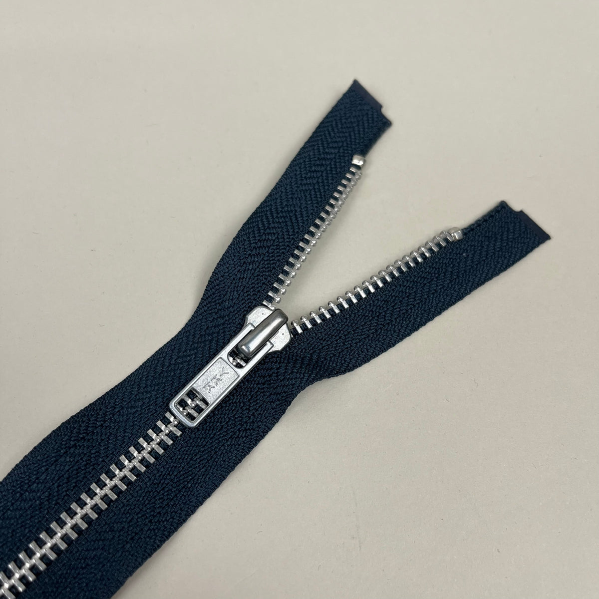 5 Separating Metal Zippers - Navy & Silver 19" (NZP0486)