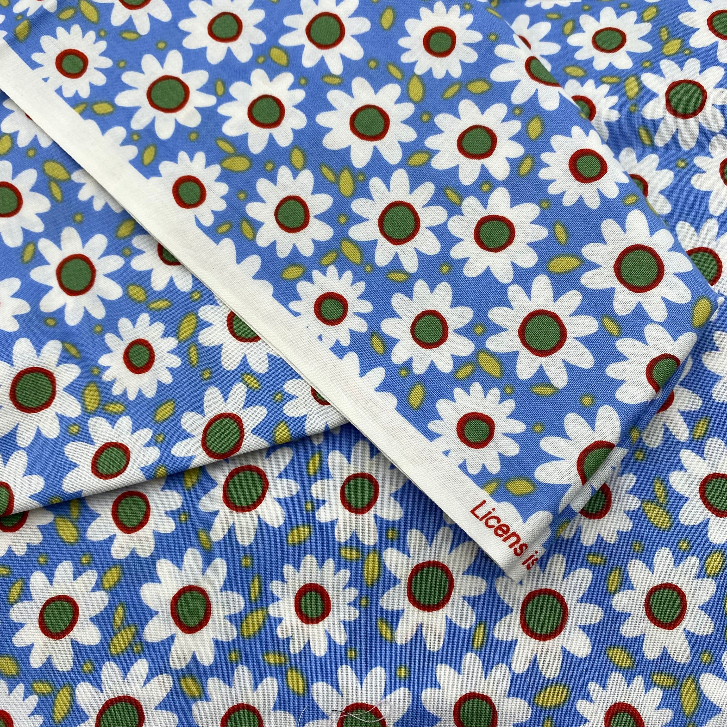 Quilting Cotton - Blue Daisies (WQC2887)