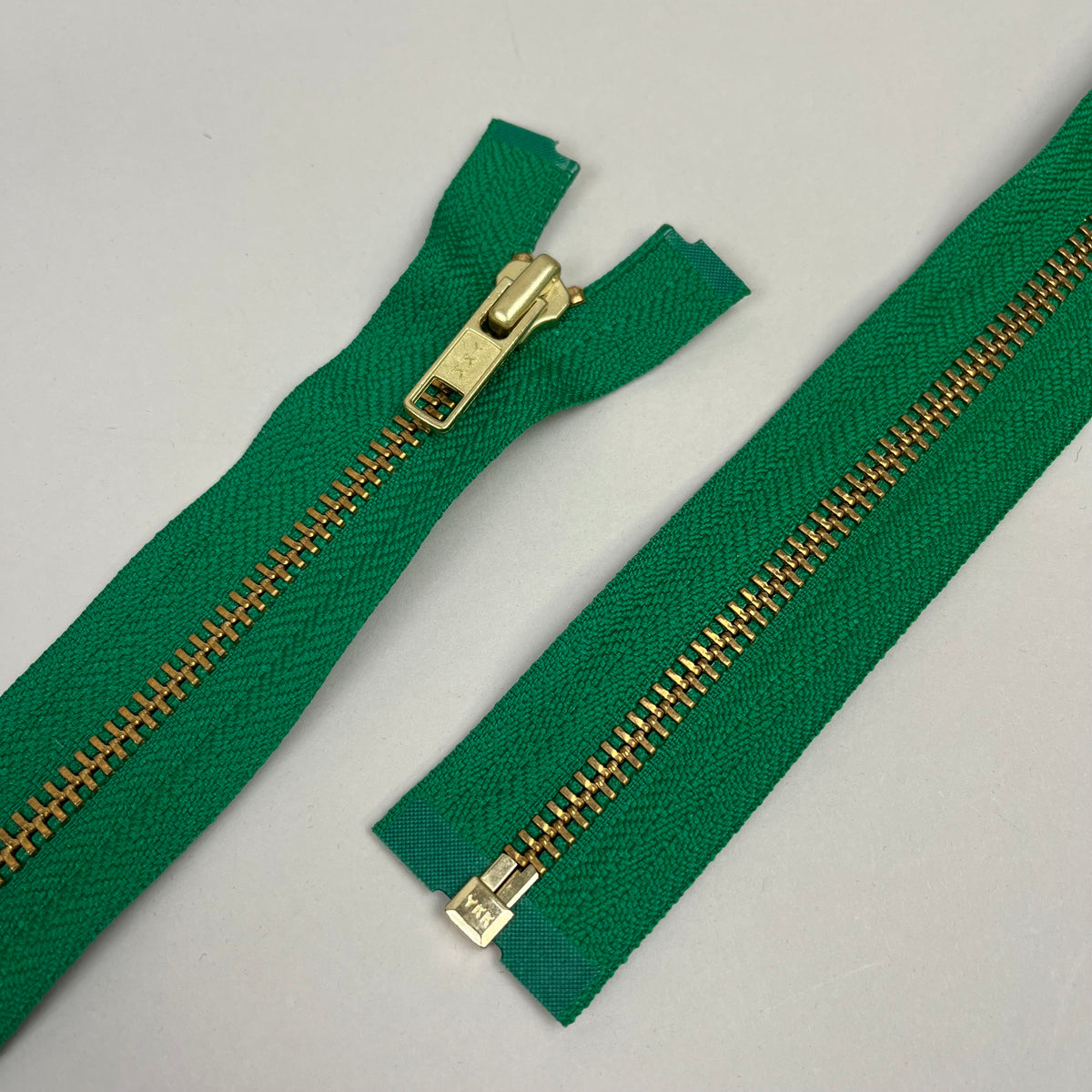 5 Separating Metal Zippers - Shamrock & Gold 26.5" (NZP0520)