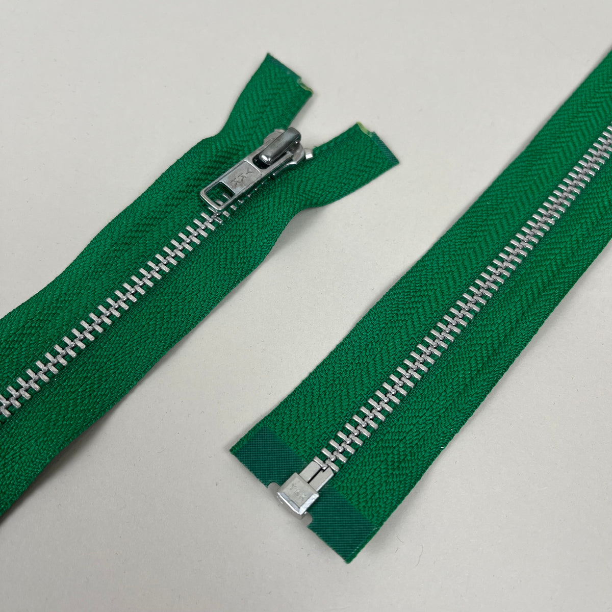 5 Separating Metal Zippers - Punchy Green & Silver 25.5" (NZP0522)