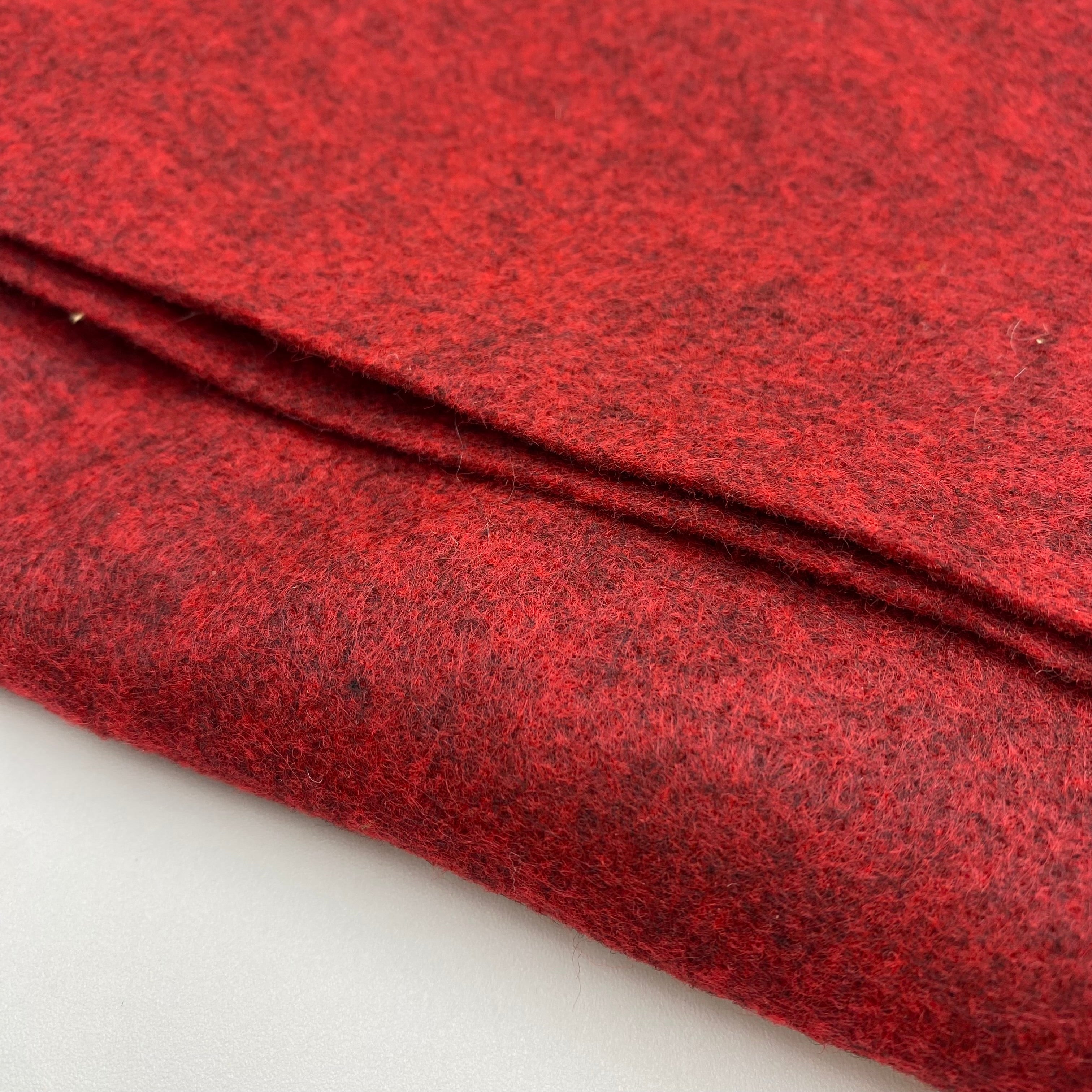 Felt - Red Variegated (SFT0070:73)