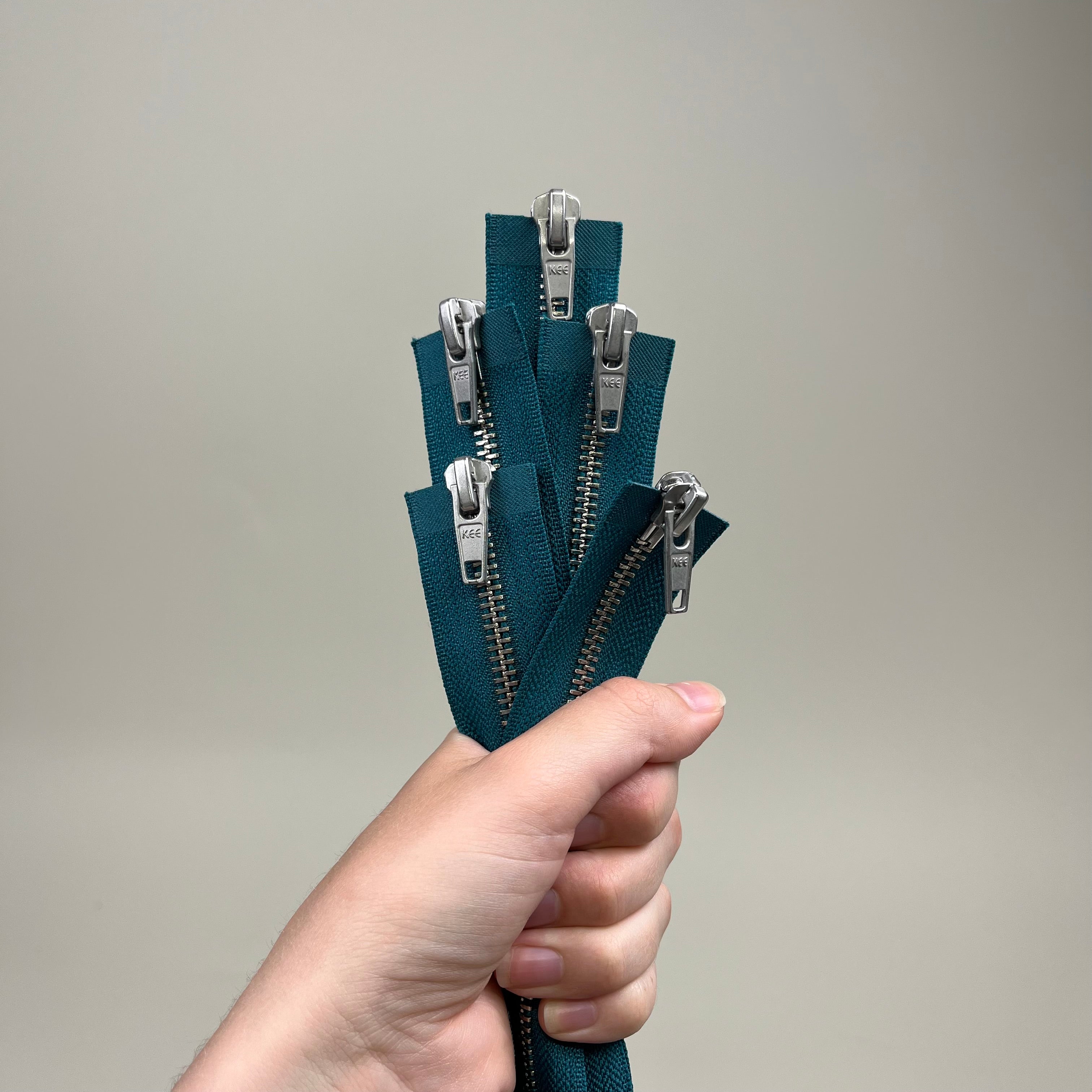 Two-Way Metal Zipper - Peacock & Silver 20" (NZP0377)