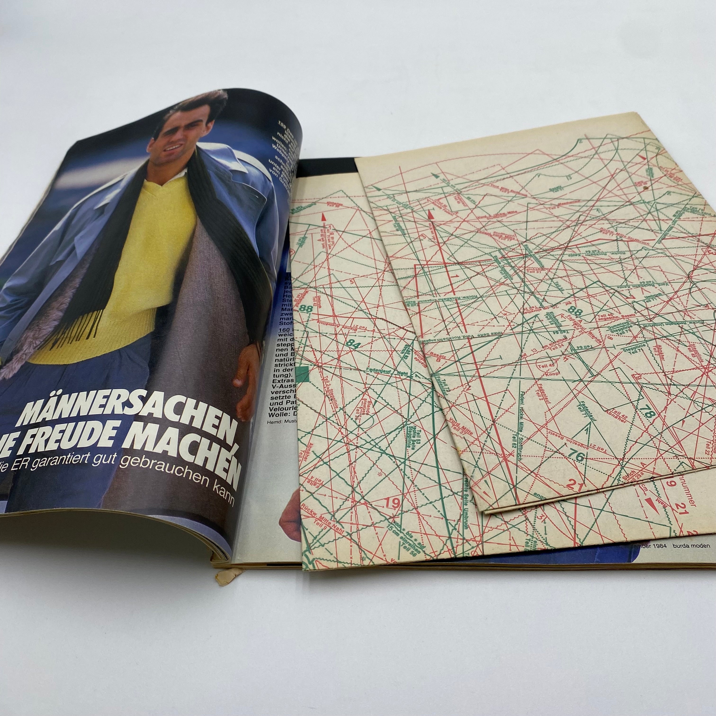 Burda Moden Magazine - December 1984 (NBK0100)