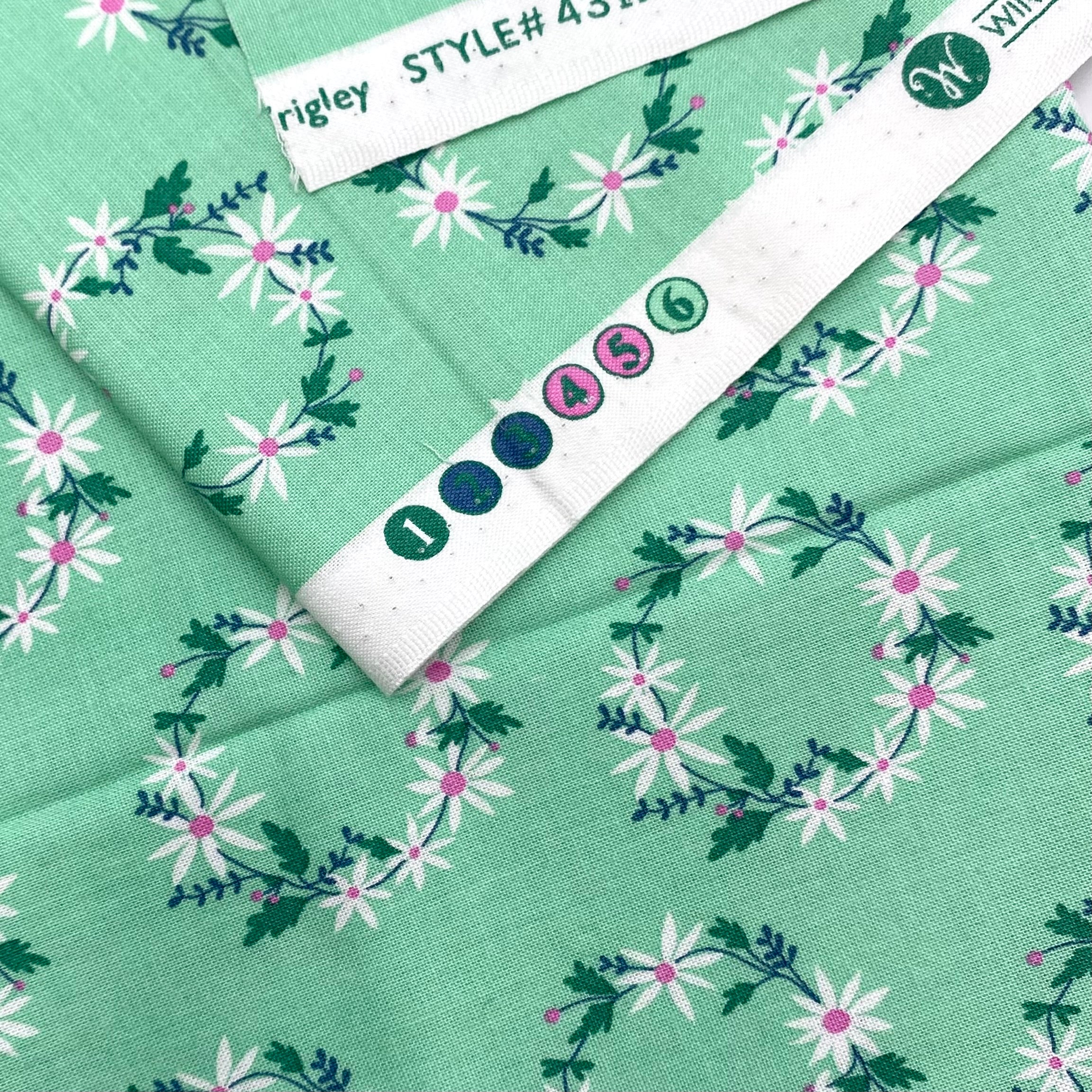 Quilting Cotton - Daisy Chain (WQC2869)