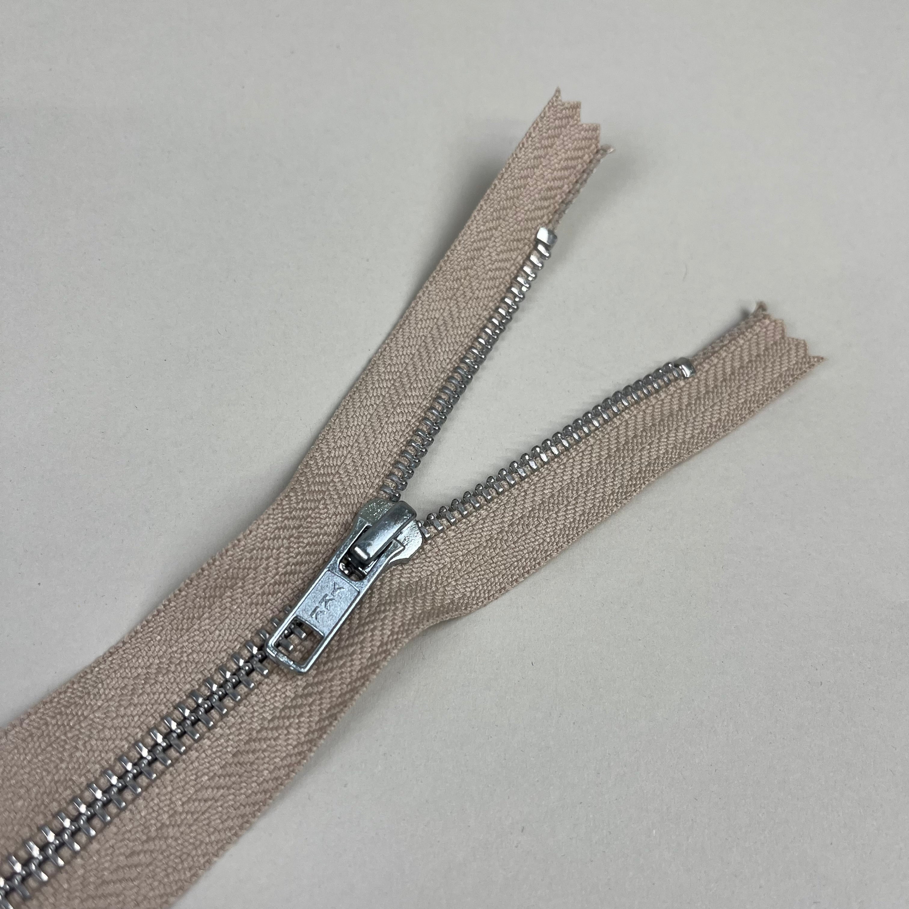 Closed-End Metal Zipper - Sand Dune & Silver 21" (NZP0435)