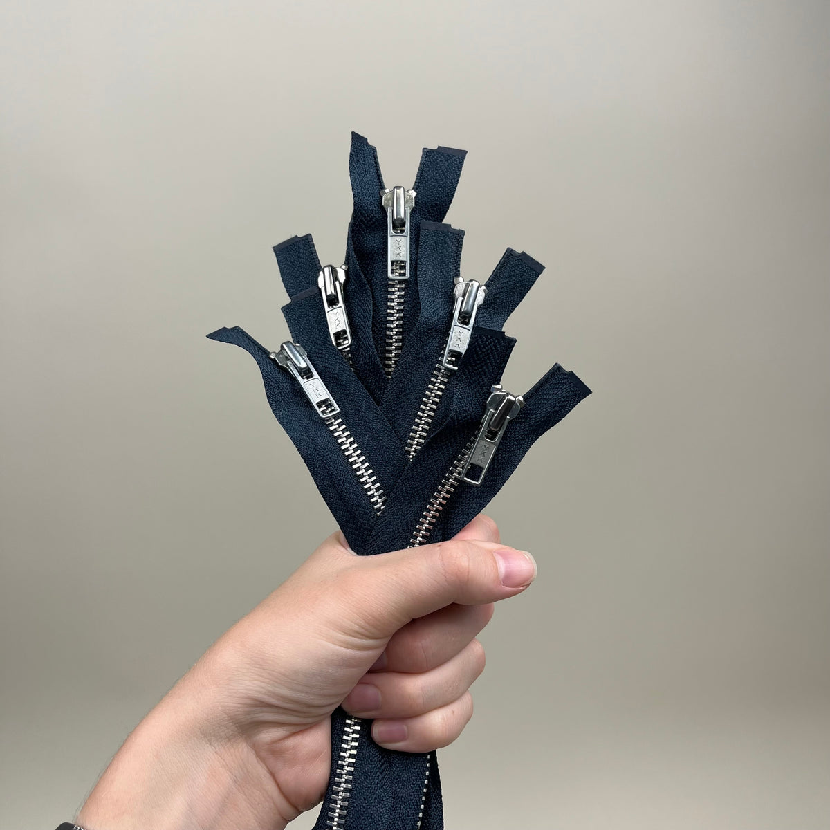 5 Separating Metal Zippers - Navy & Silver 19" (NZP0486)