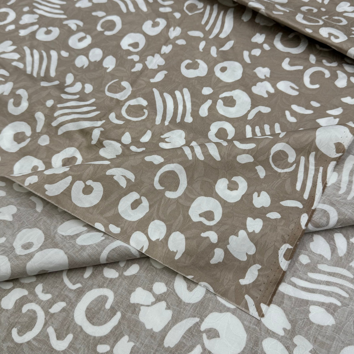 Cotton Shirting - Reverse Taupe Wildcat (WDW3721)
