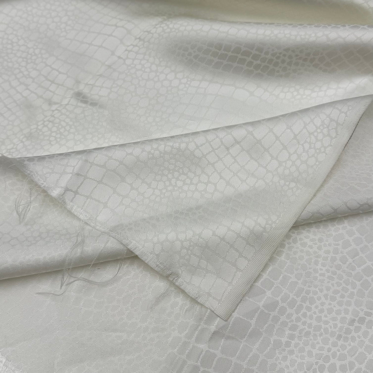 Blouse Weight - Off White Snake (WDW3713)