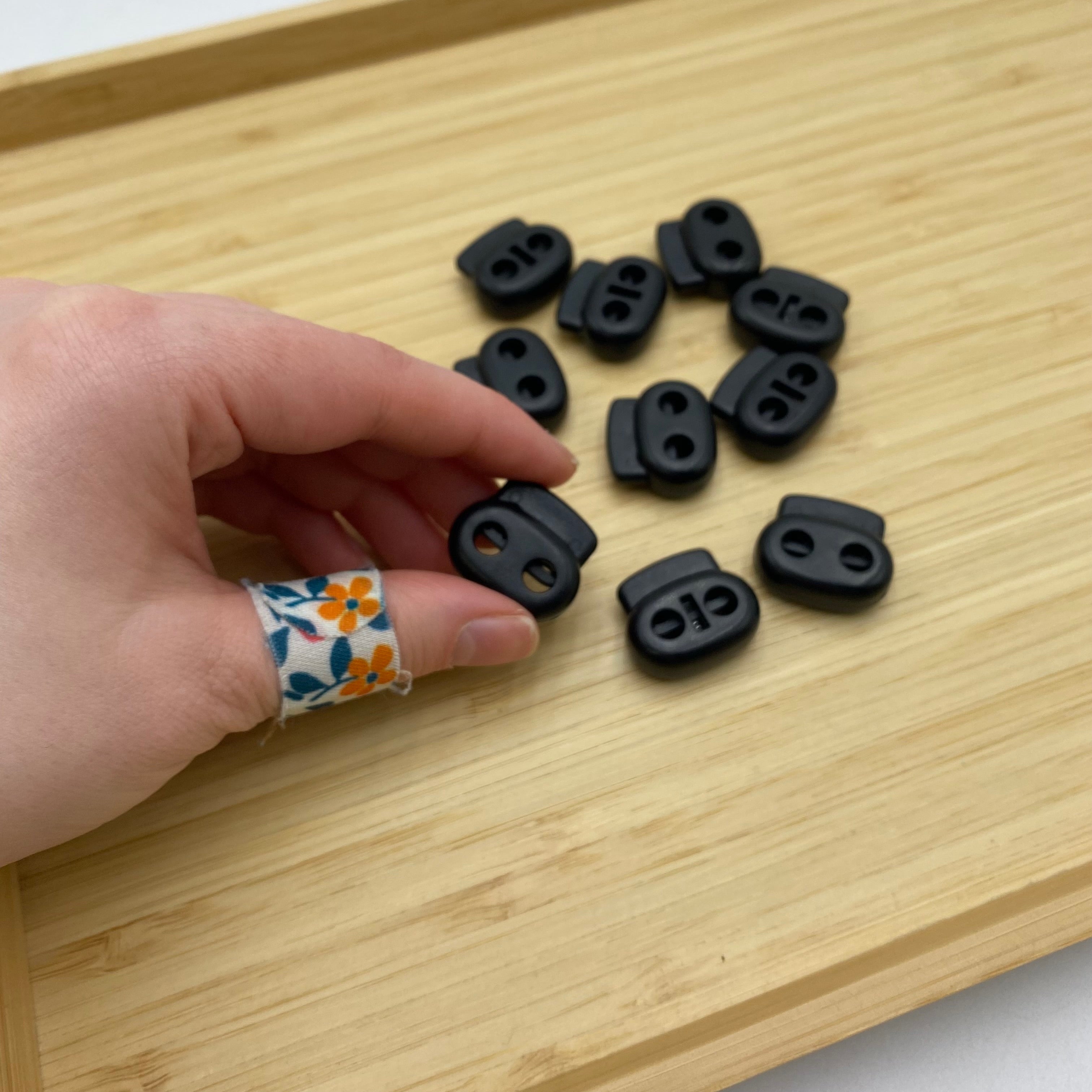 Barrel Cord Locks - 10pcs Black (NXX1767)