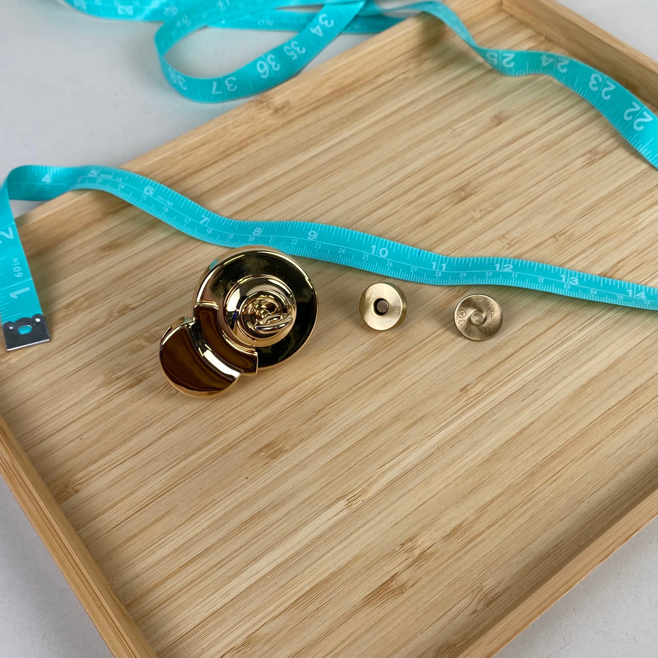 Key Lock + 18mm Magnetic Purse Clasp - Bright Gold Tone (NXX1556)