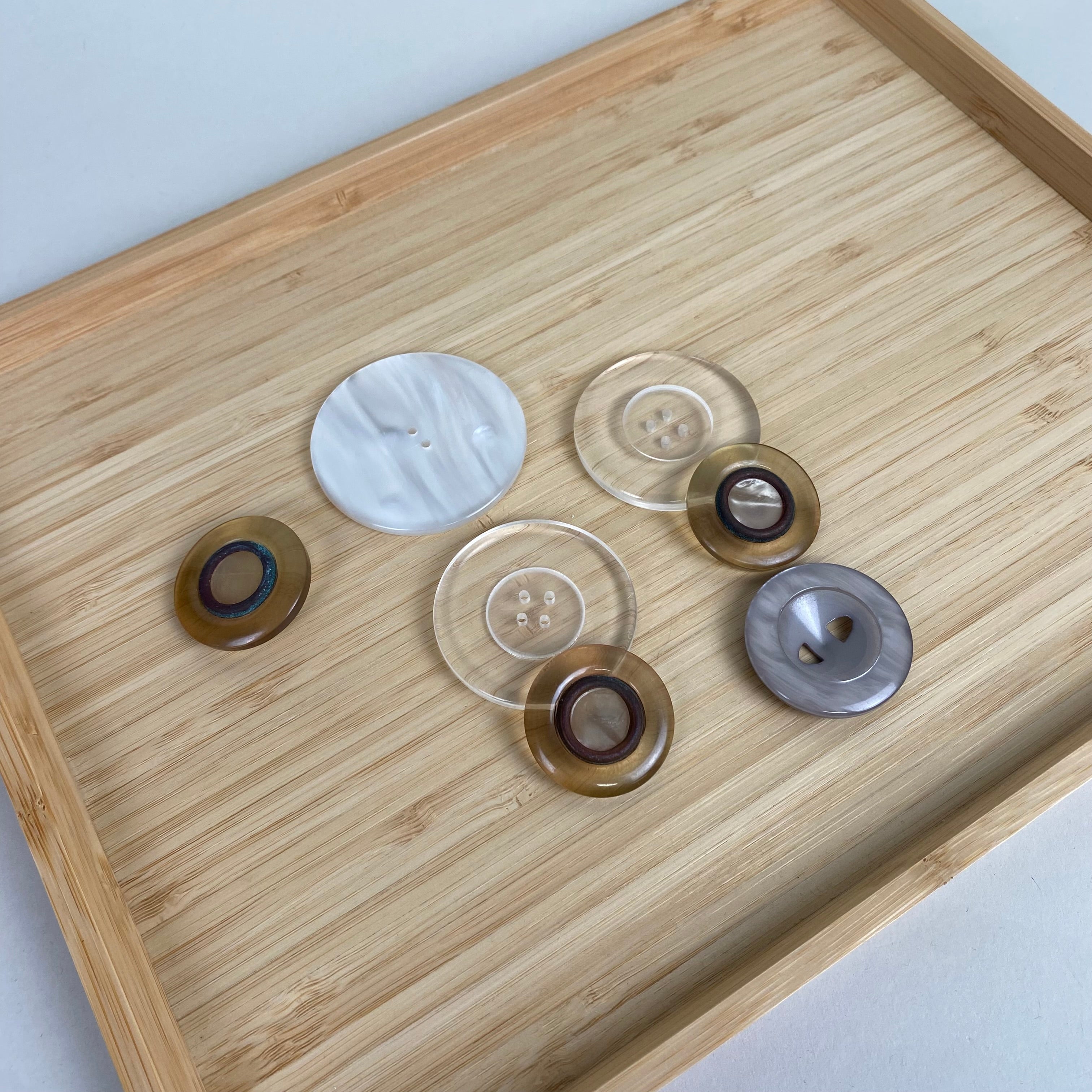 Vintage Buttons - clear/taupe Jumbo Buttons 7-pack (NXX1667)