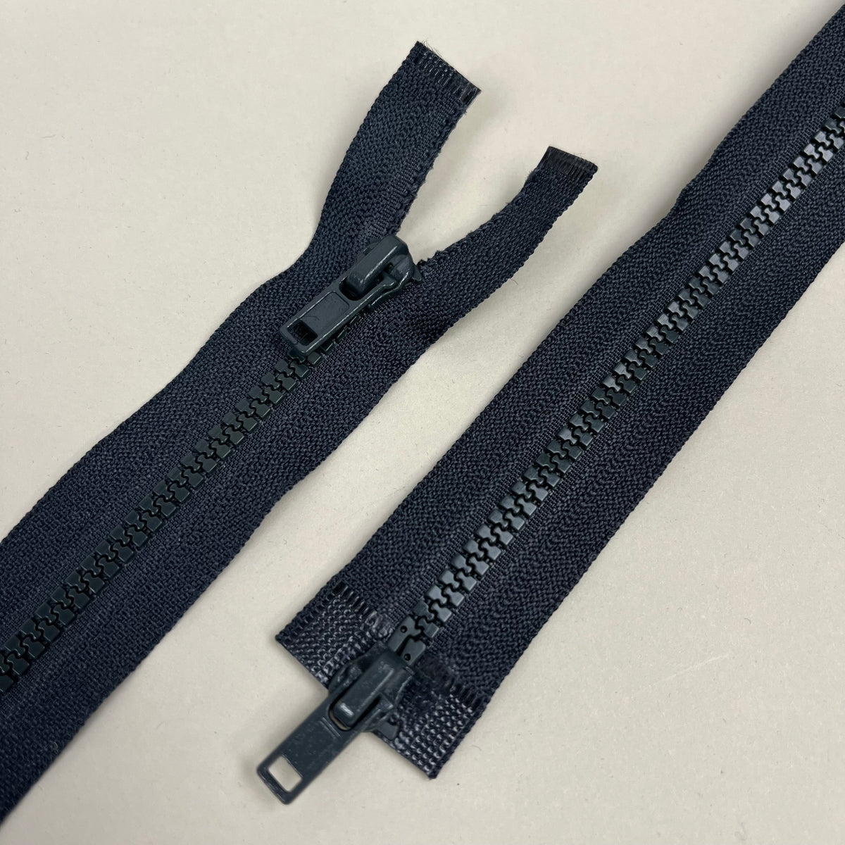 5 Two-Way Nylon Zippers - Charcoal 23" (NZP0521)