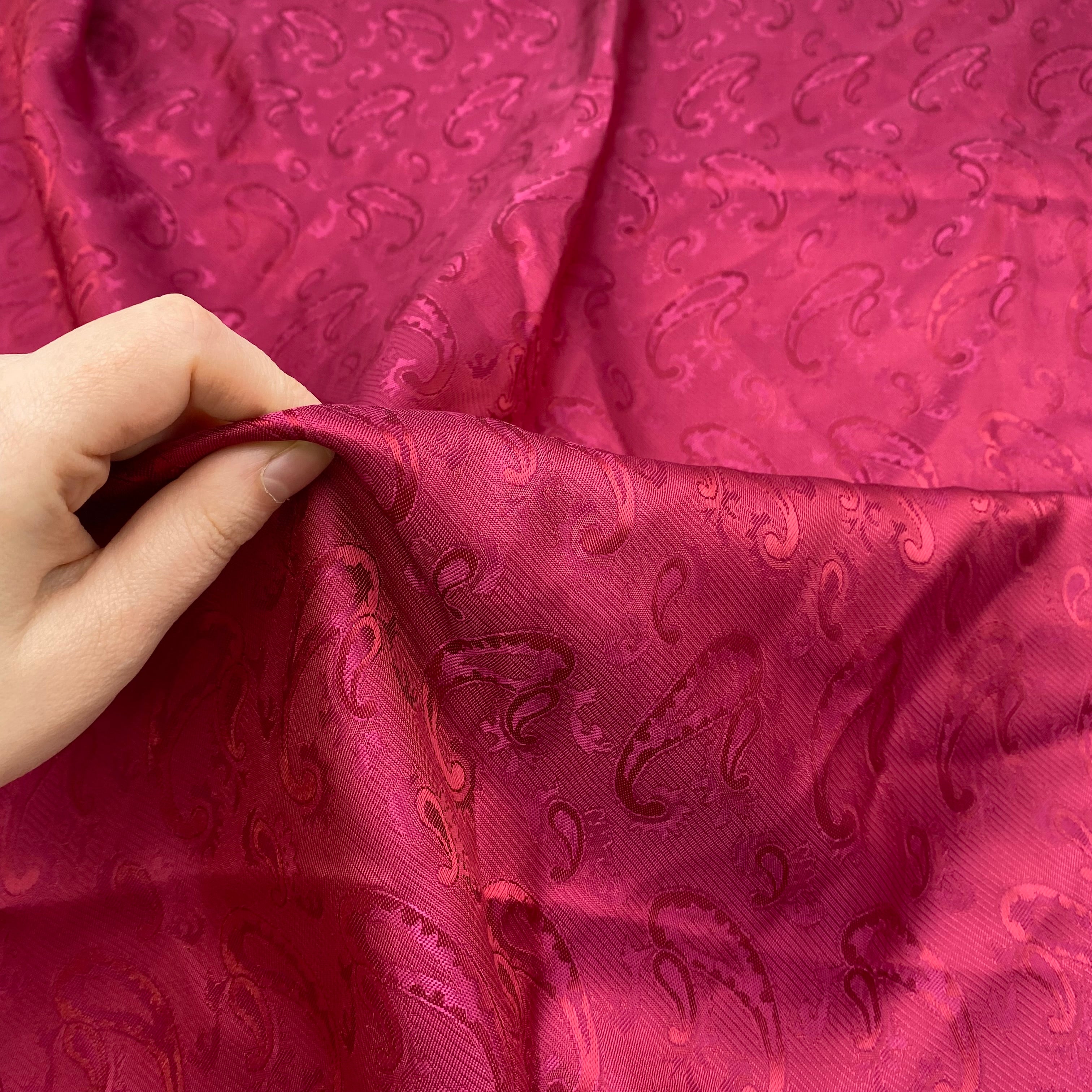 Rayon Lining - Magenta Paisley Jacquard (WDW3373)