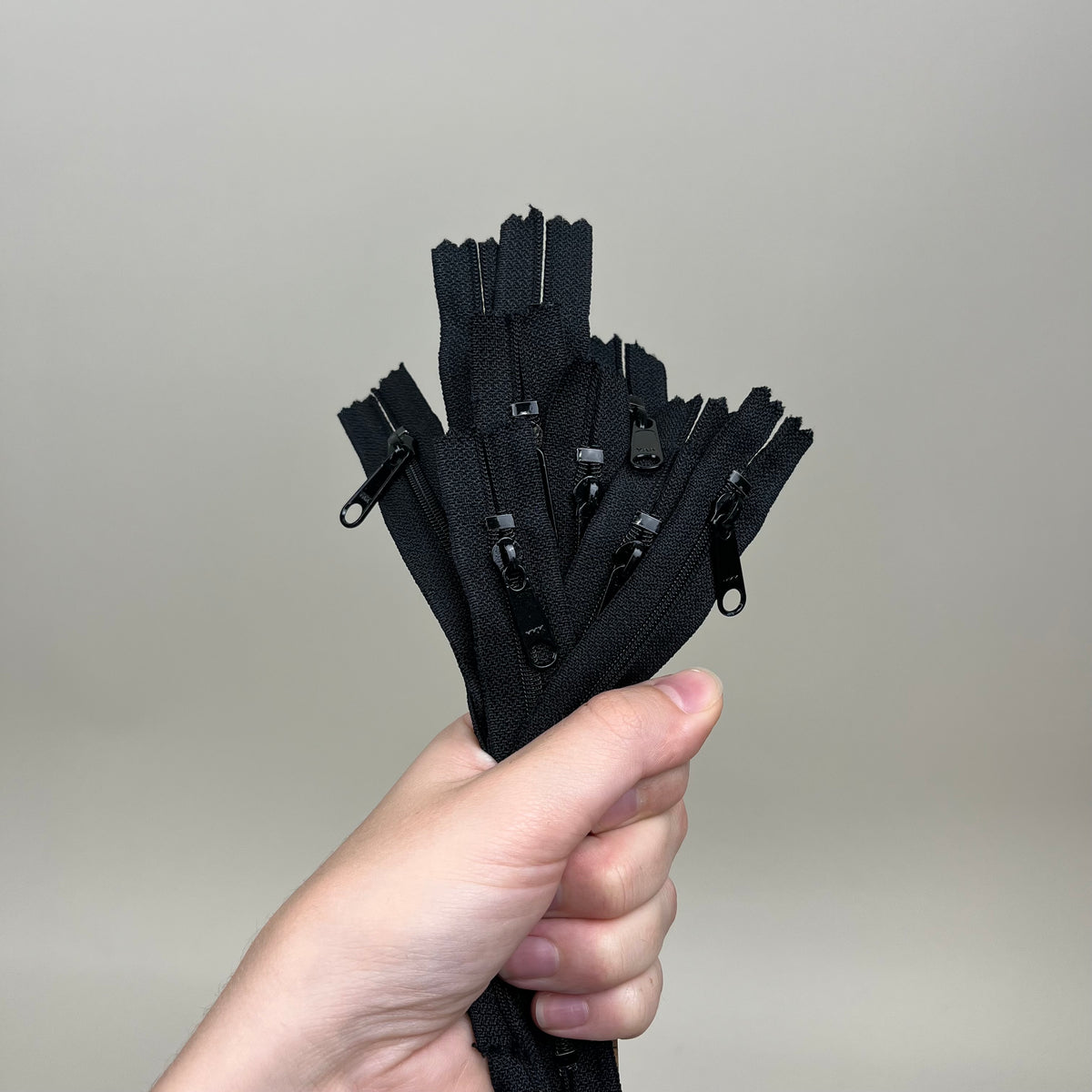 10 Closed-End Nylon Zippers - Black 5" (NZP0518)