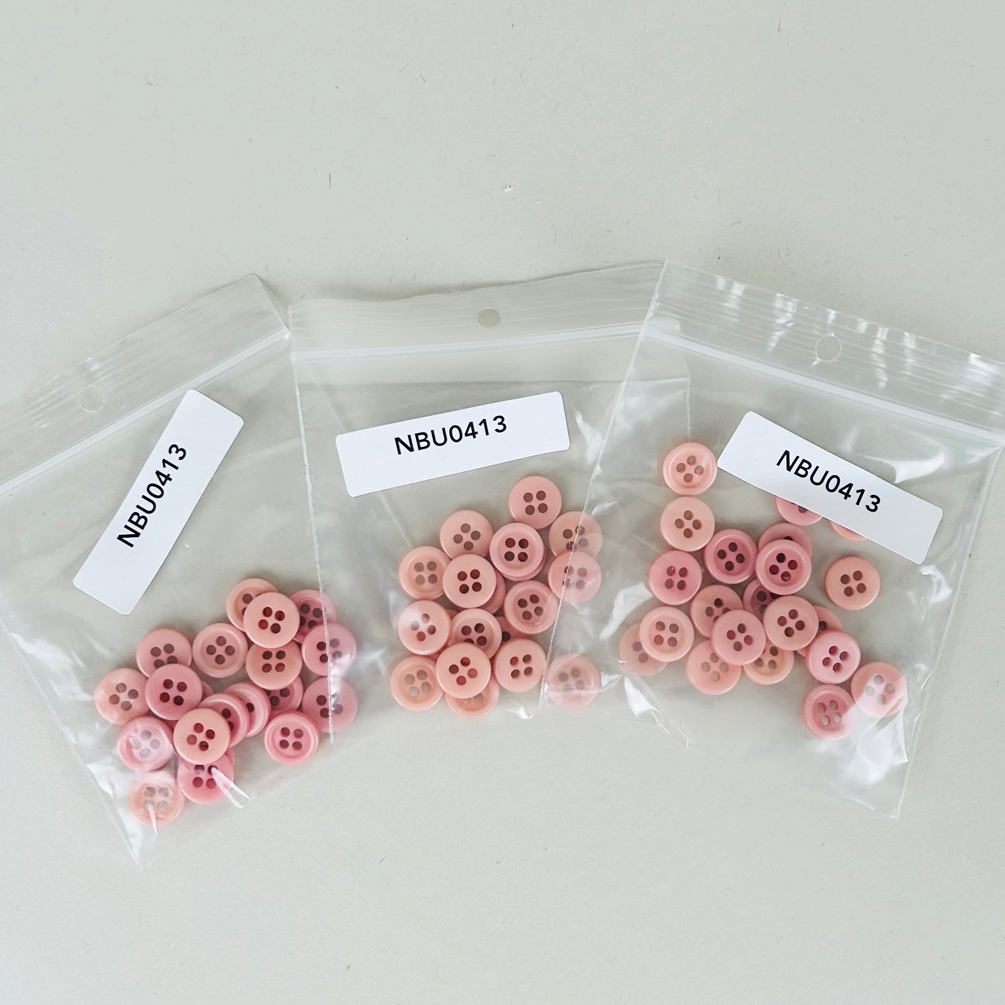 Plastic Buttons, Mid Pink (NBU0413)