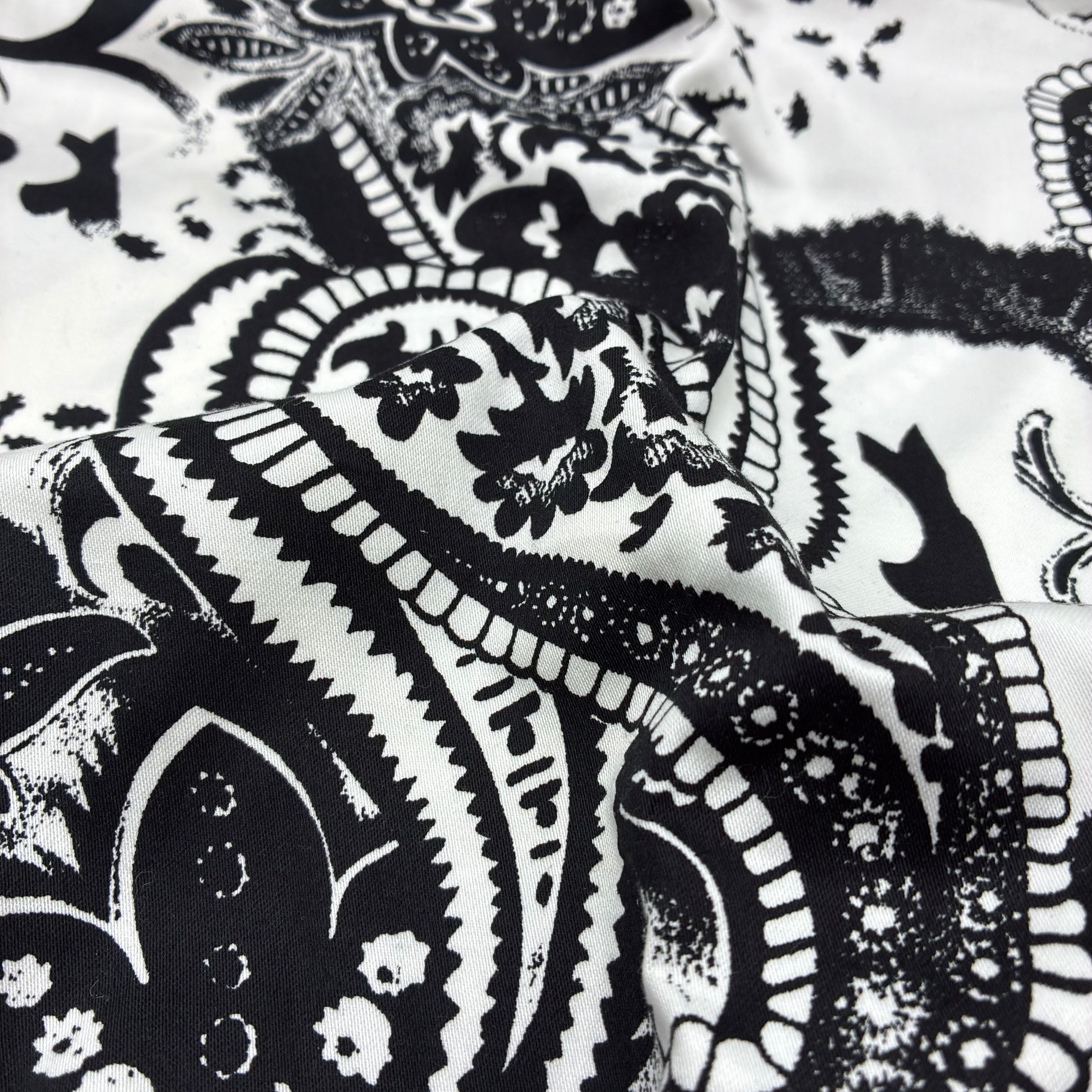 Cotton Dress Weight - Paisley Black & White (WDW3261)