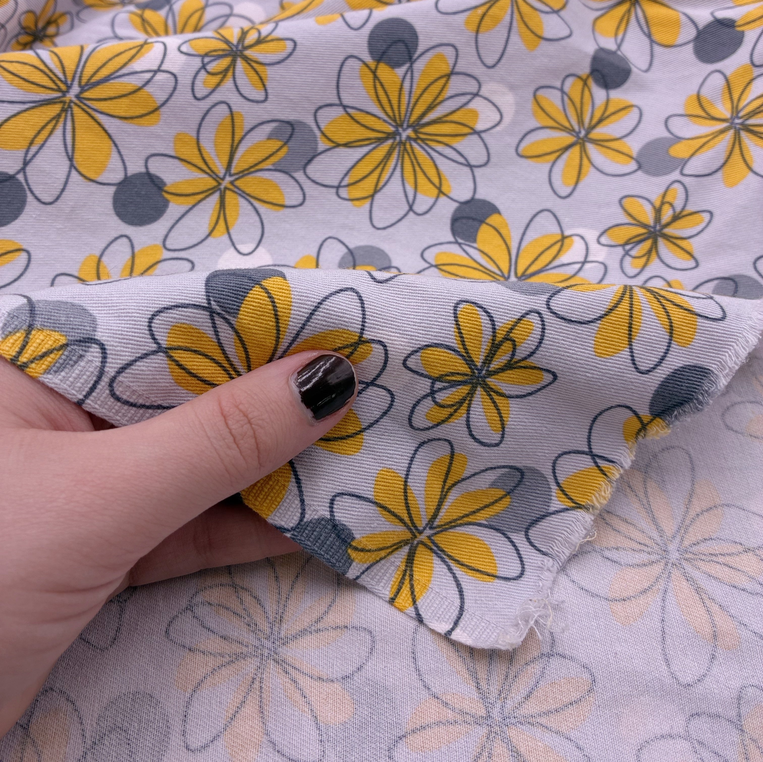 Cotton Twill Shirting - Daisies on Grey (WBW0532)