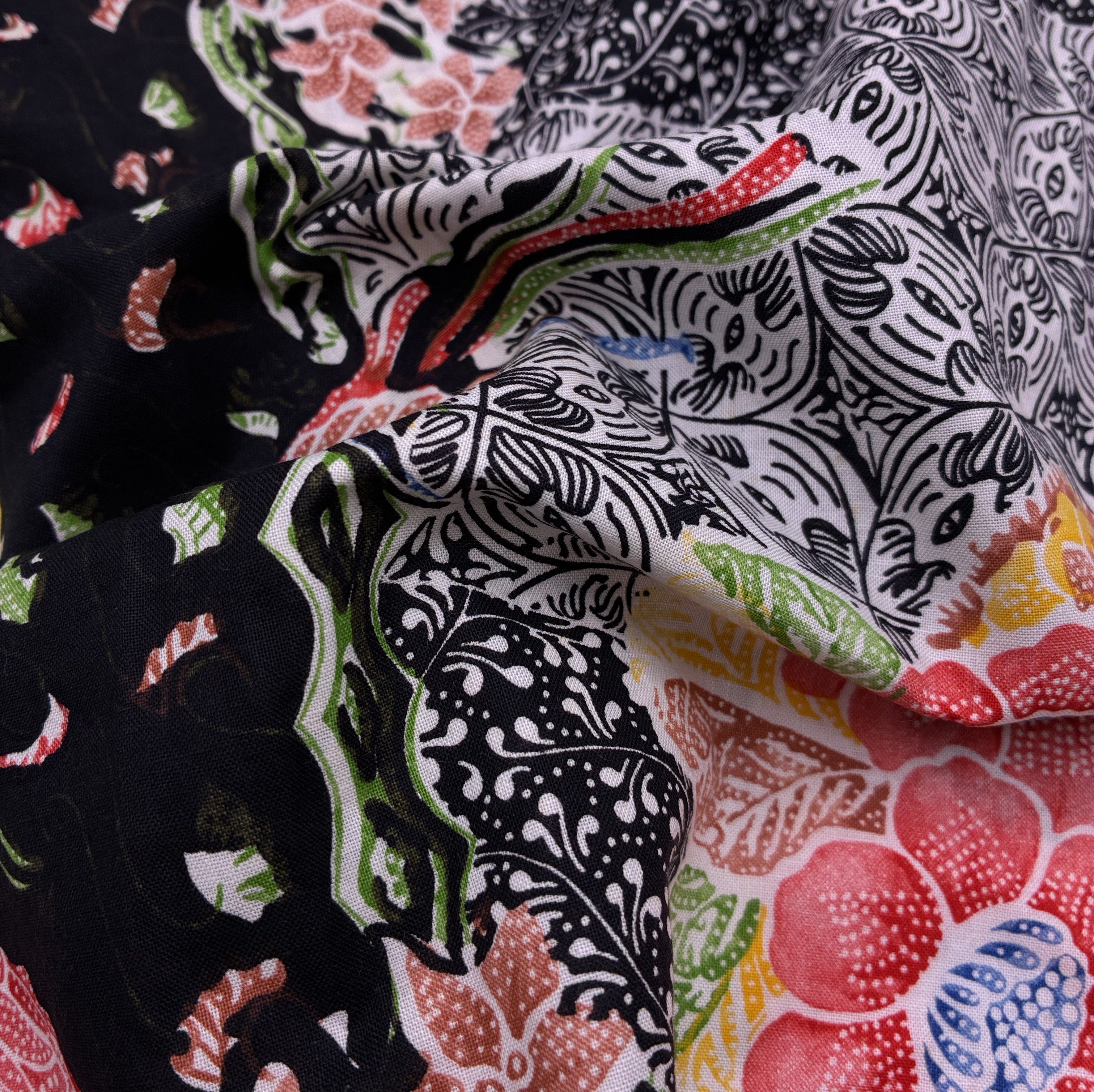 Cotton Shirting - Tropical Border Print (WDW3382)