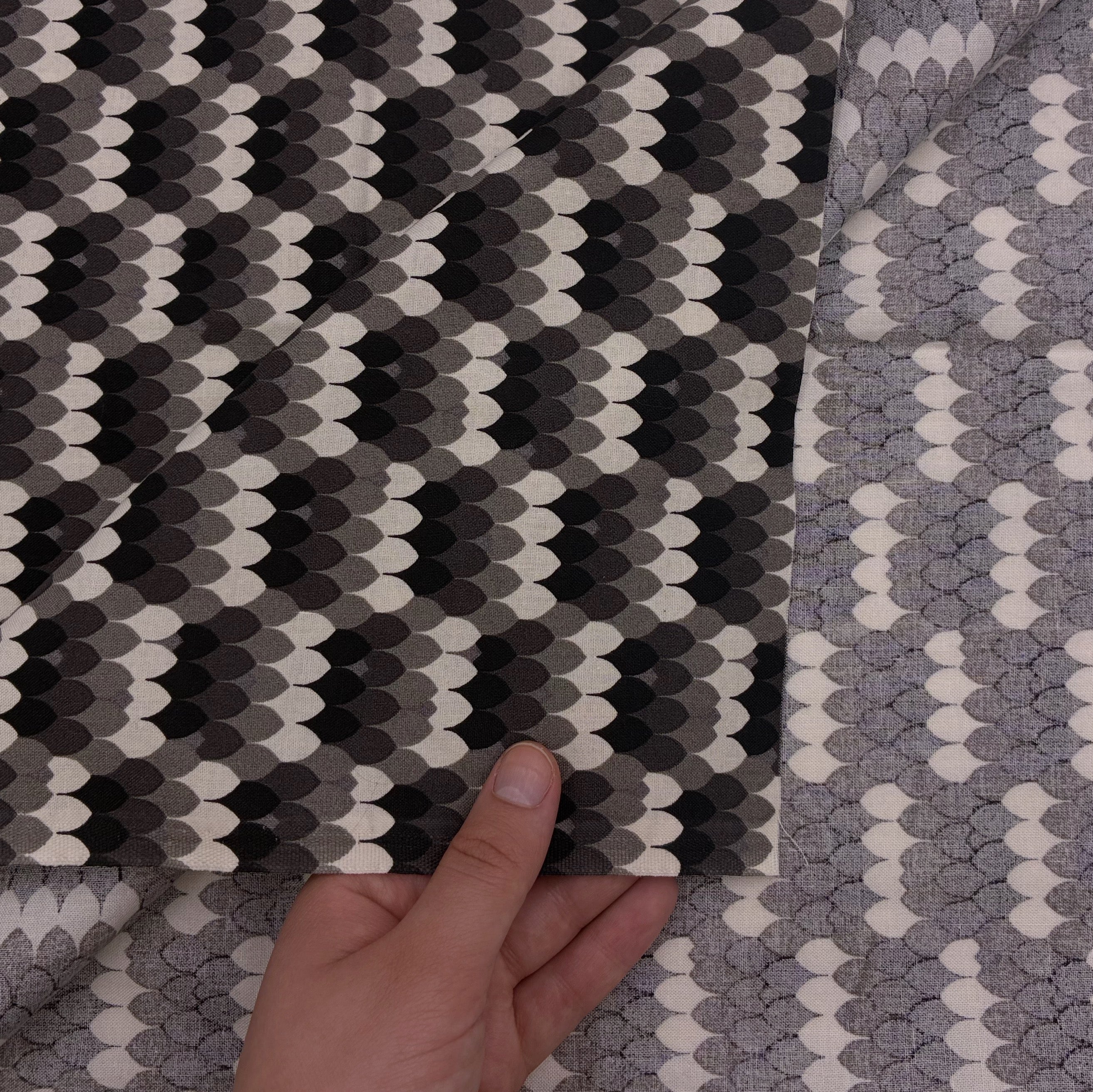 Quilting Cotton - Black & Grey Clamshells (WQC3143)