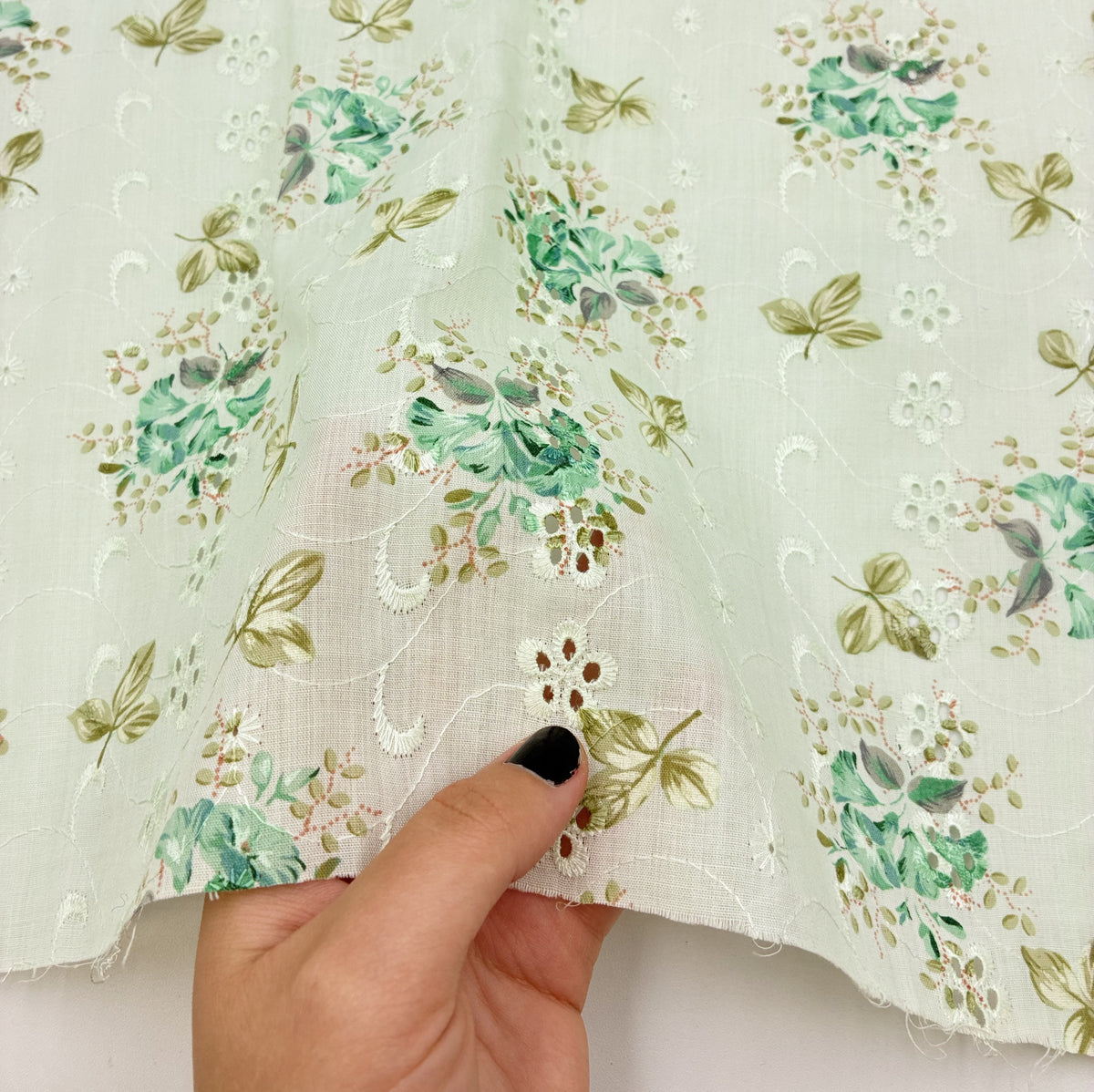 Woven Eyelet Blouse Weight - Vintage Bouquet (WDW3761)