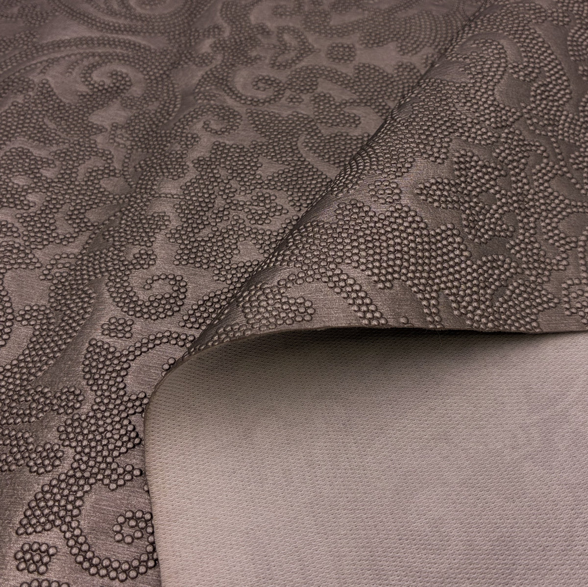 Embossed Vinyl - Mauve-Grey Baroque (SVL0098)