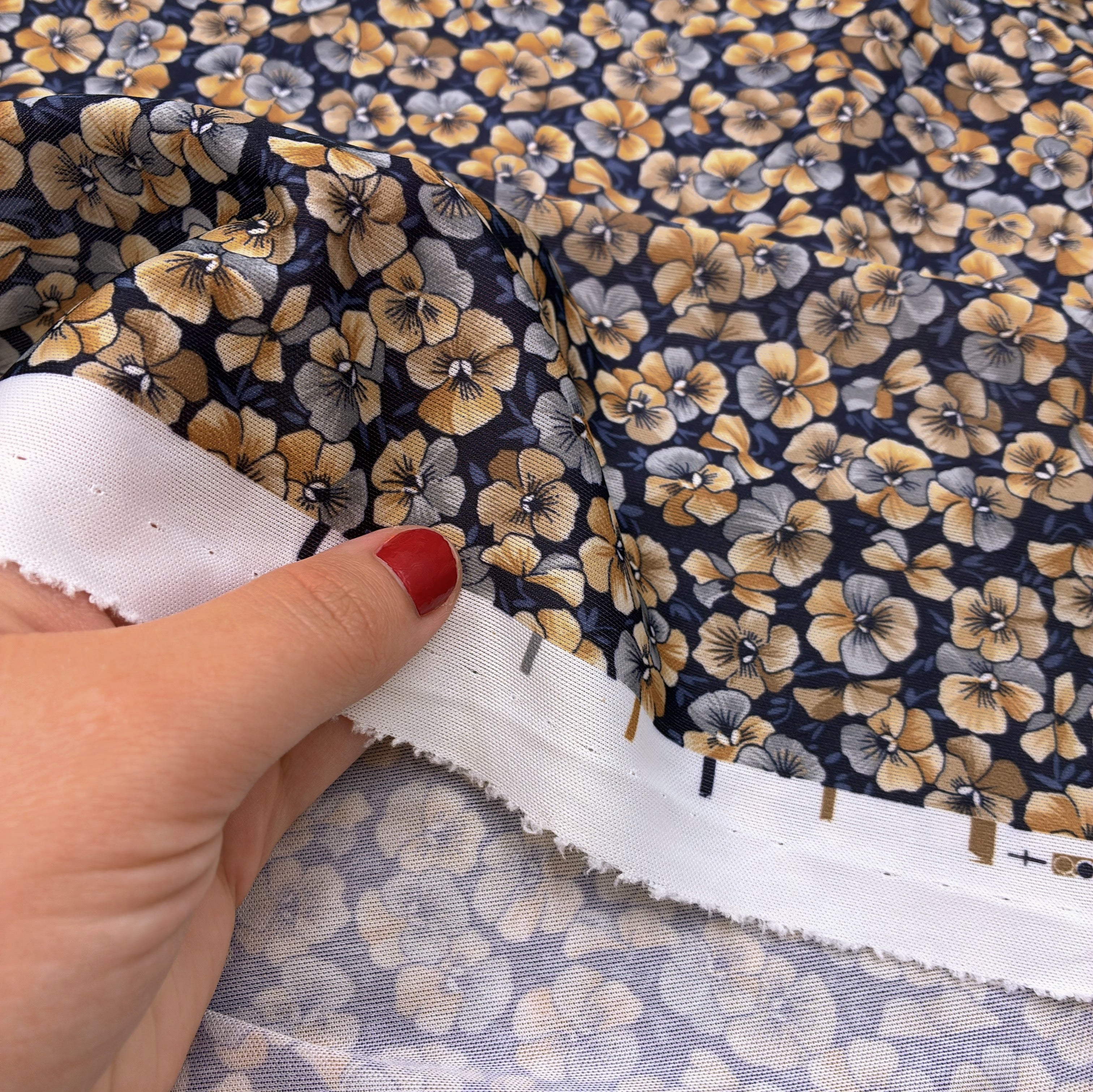 Blouse Weight - Field of Violets (WDW3556)