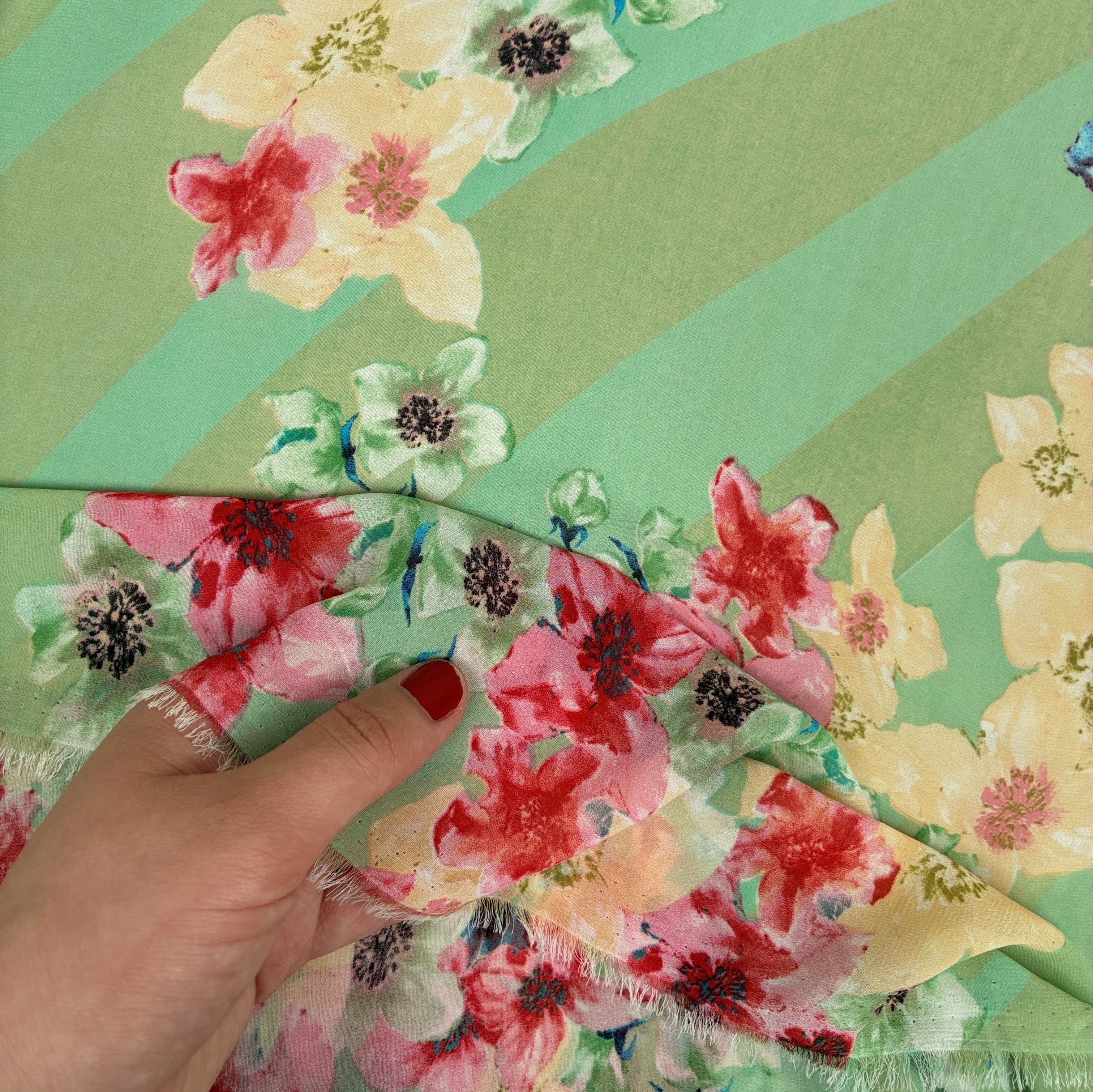 Blouse Weight - Dogwood Blossoms (WDW3573)