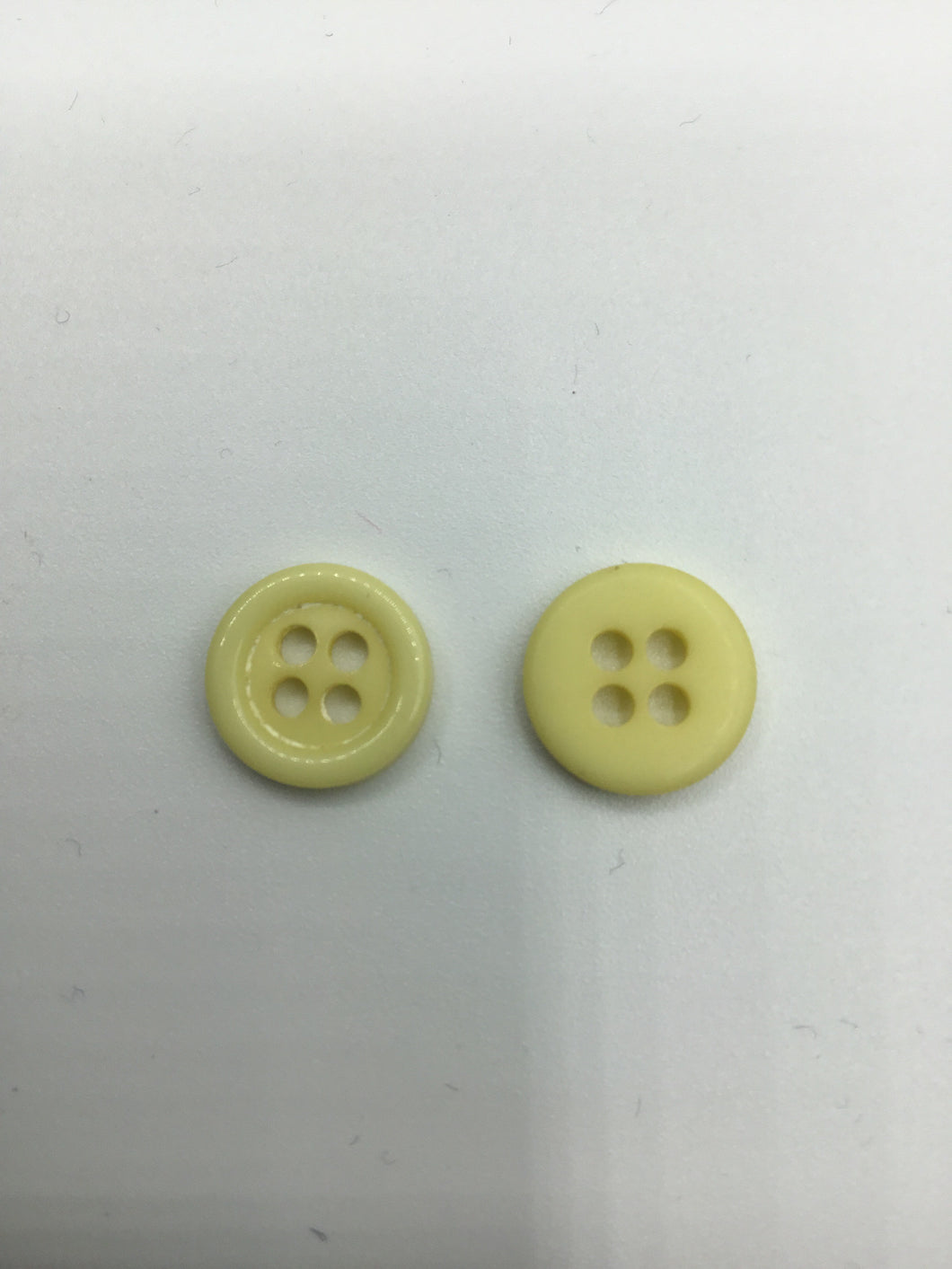 Buttons, Plastic, 1.1cm Yellow (NBU0415)