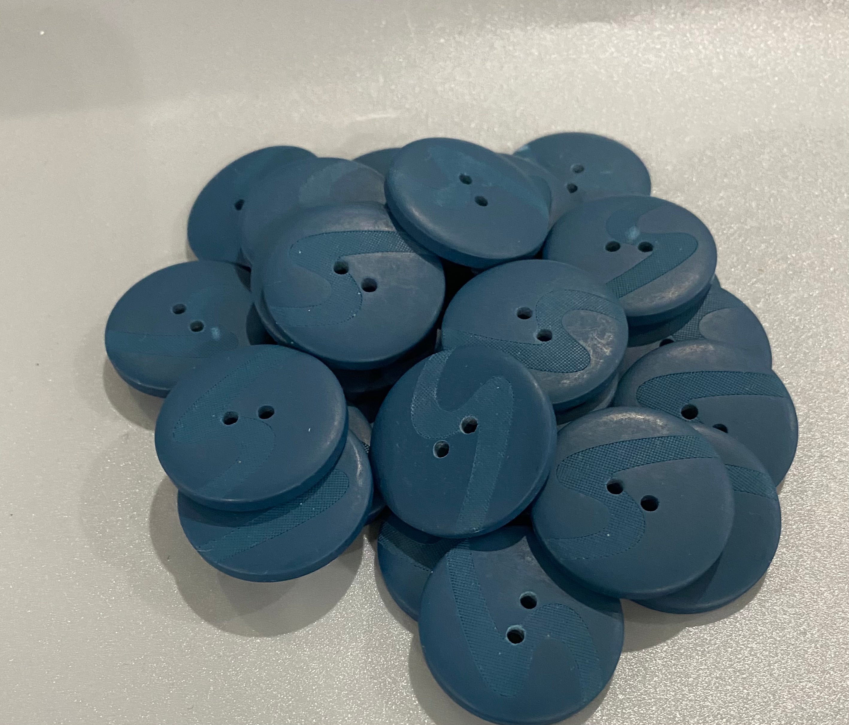 27mm Etched Buttons, Various Colours (NBU0003,7:9,13,17,22,57)