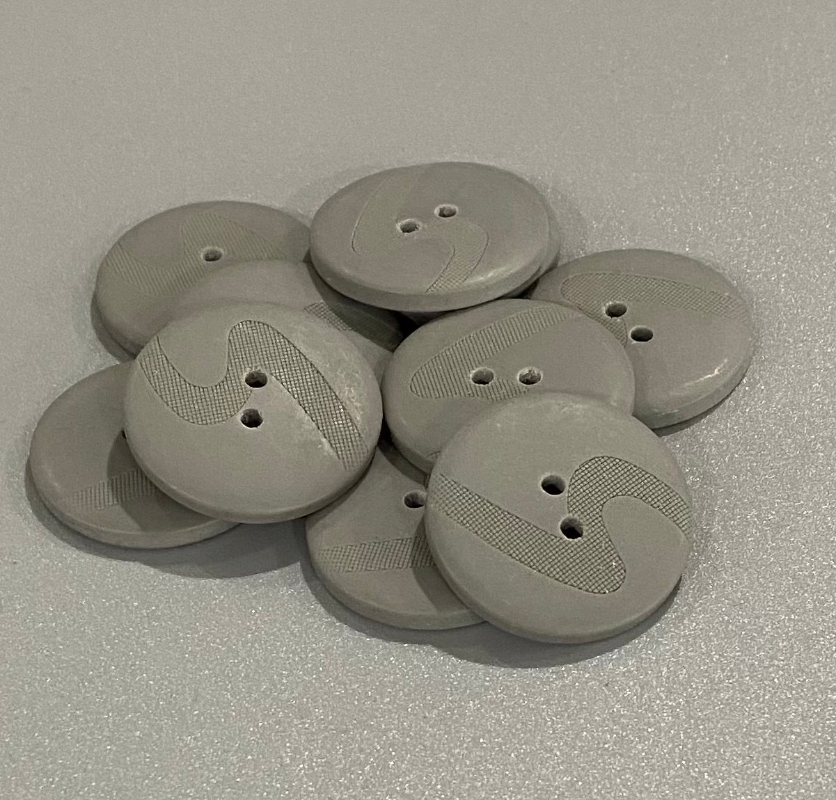 27mm Etched Buttons, Various Colours (NBU0003,7:9,13,17,22,57)