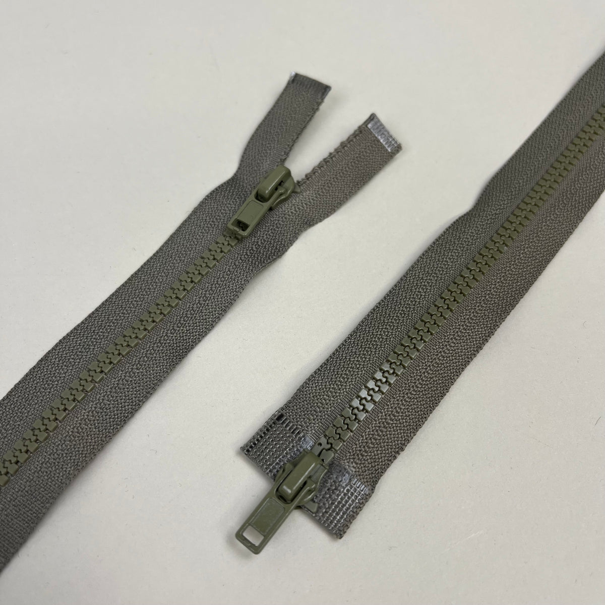 5 Two-Way Nylon Zippers - Army Green 23" (NZP0498)