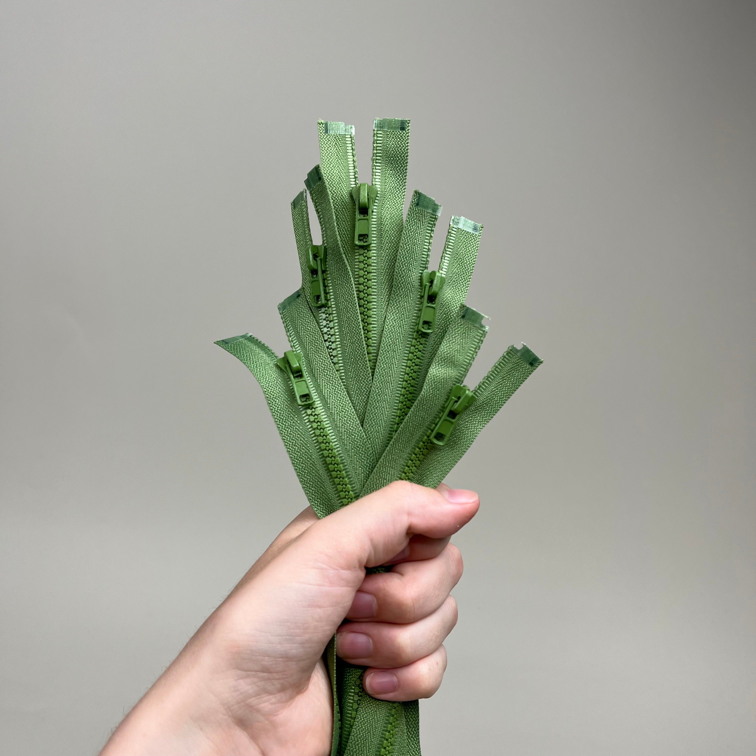 Separating Plastic Zipper - Avocado 23" (NZP0462)
