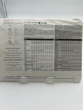 Load image into Gallery viewer, VOGUE Pattern, Misses&#39; Dress &amp; Top (PVO8186)

