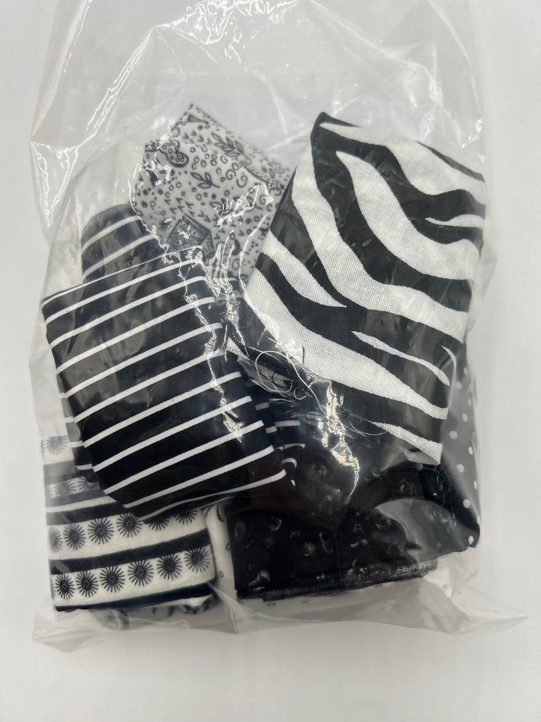Quilting Cotton Scrap Bag, Black & White #2 (WQC2559)