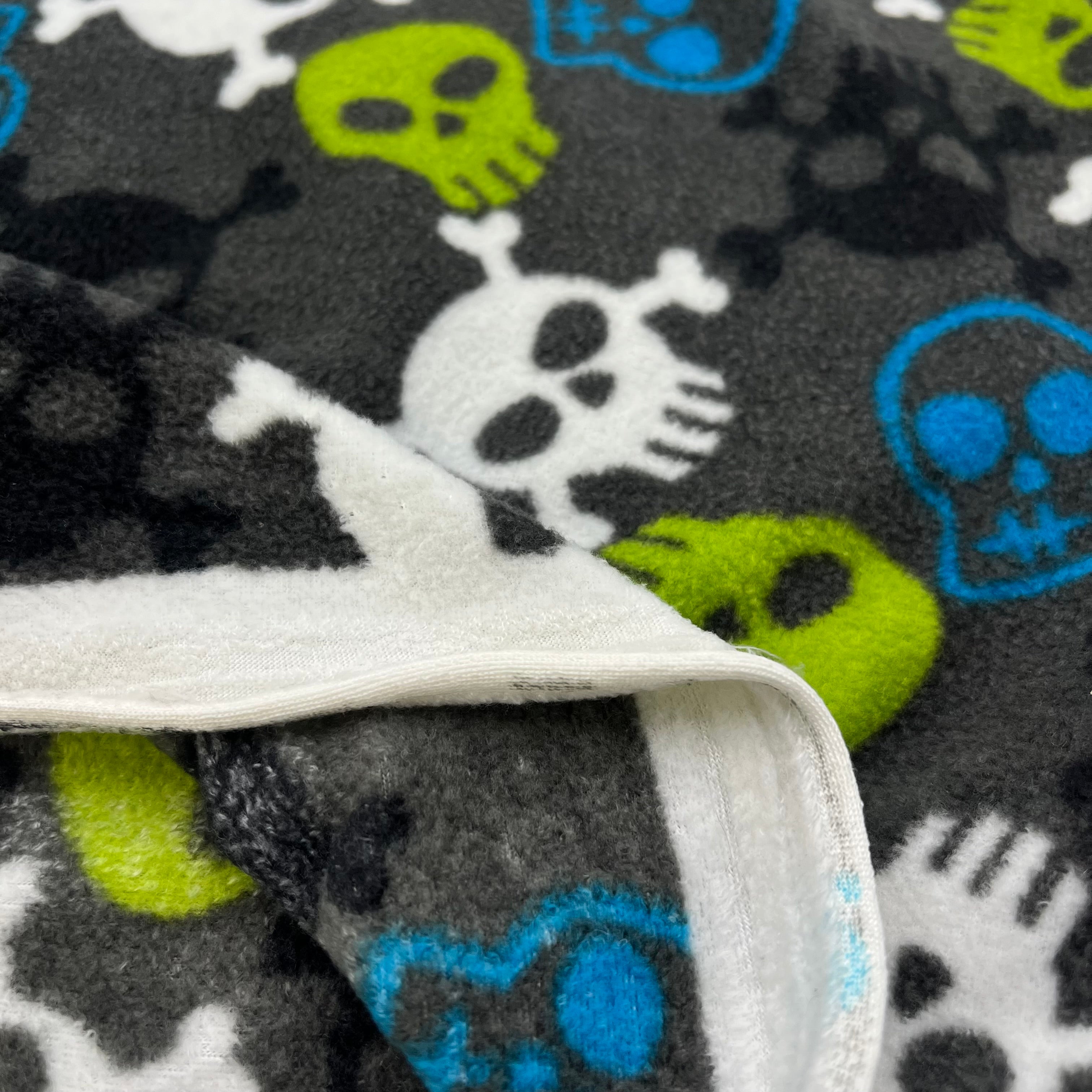Fleece - Skulls & Crossbones (KFC0370)