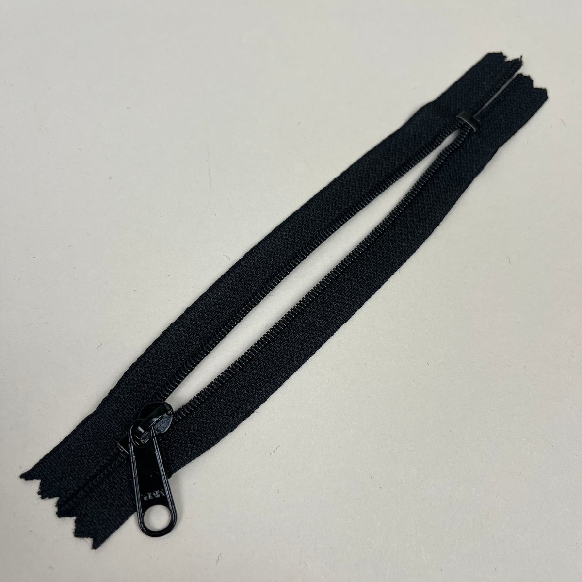 10 Closed-End Nylon Zippers - Black 5" (NZP0518)