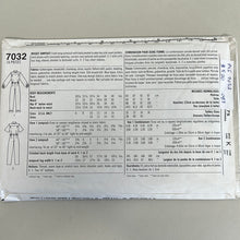 Load image into Gallery viewer, SIMPLICITY Vintage Pattern, Misses Jumpsuit (PSI7032)
