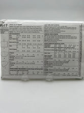Load image into Gallery viewer, SIMPLICITY Pattern, Misses&#39; Poncho (PSI8517)
