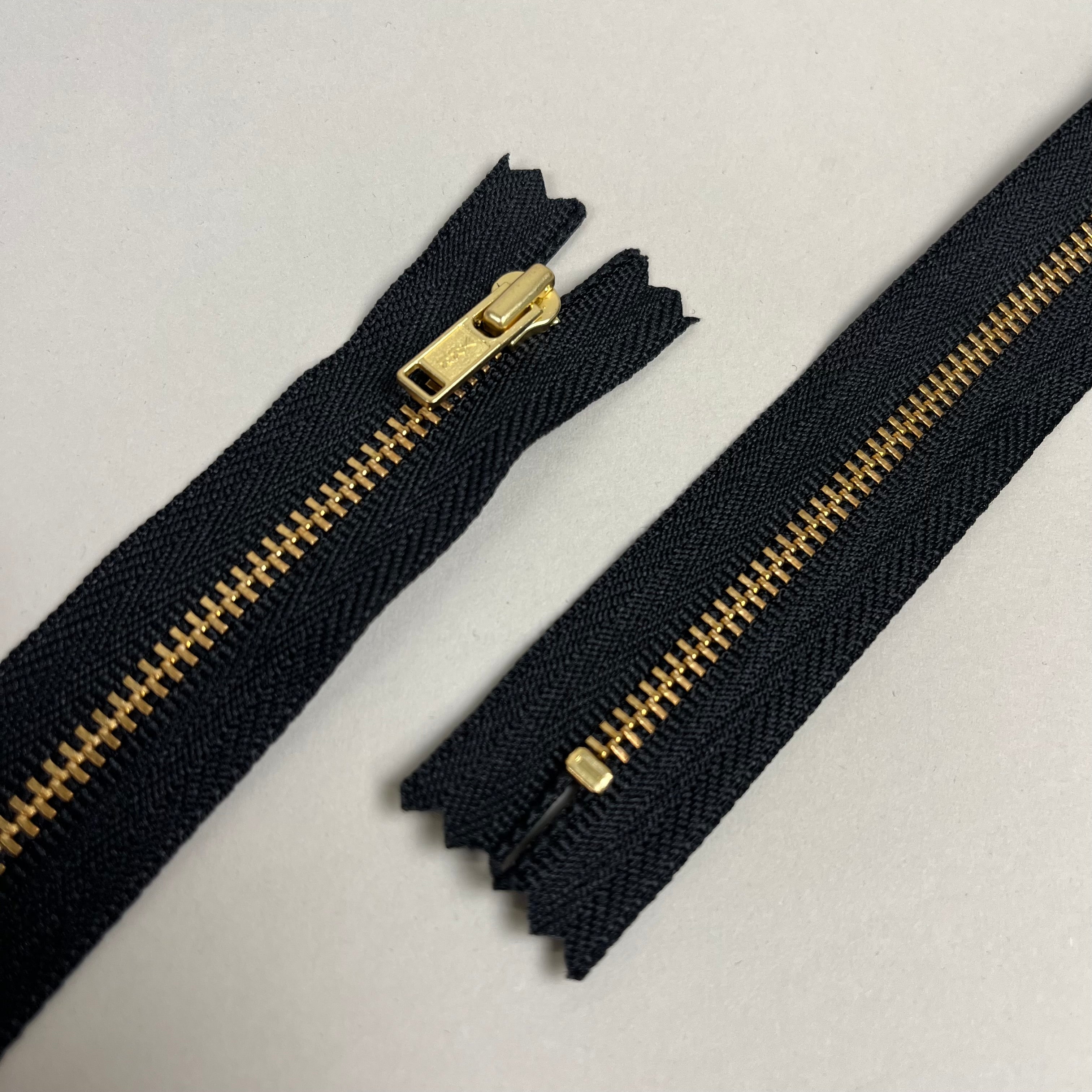 Closed-End Metal Zipper - Black & Gold 6" (NZP0386)