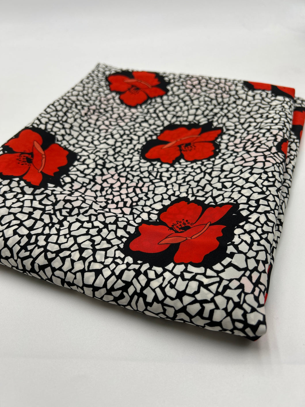 Blouse Weight, Red Flowers on Black & White (WDW2226)