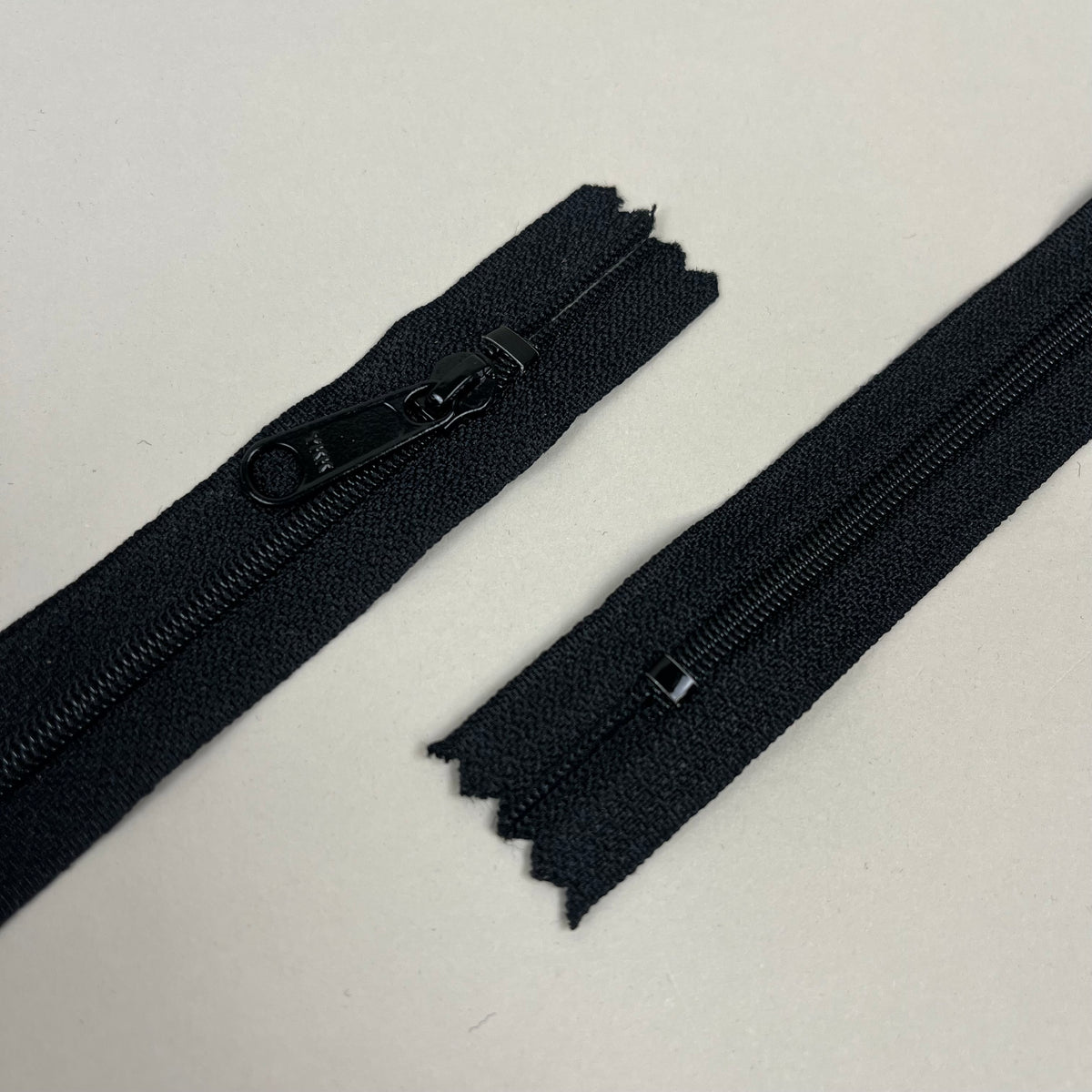 10 Closed-End Nylon Zippers - Black 5" (NZP0518)