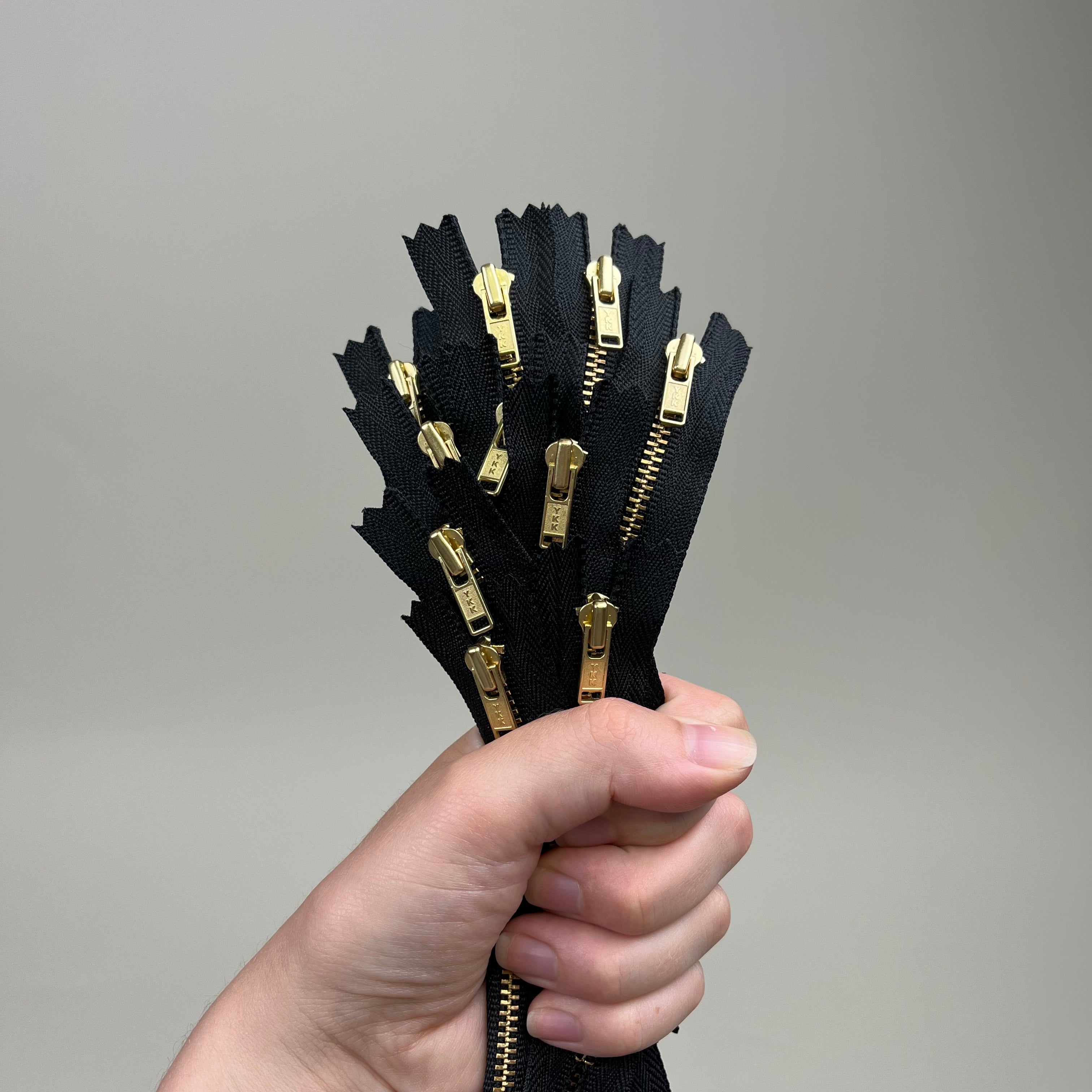Closed-End Metal Zipper - Black & Gold 6" (NZP0386)