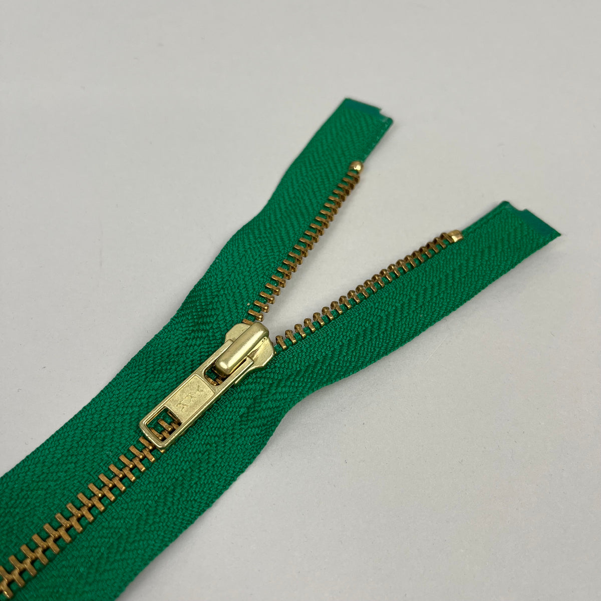 5 Separating Metal Zippers - Shamrock & Gold 26.5" (NZP0520)
