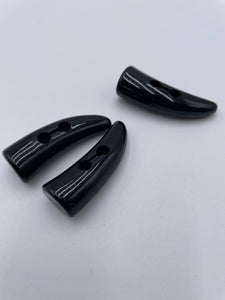 Plastic Horn Toggle Buttons, Black (NBU0469)