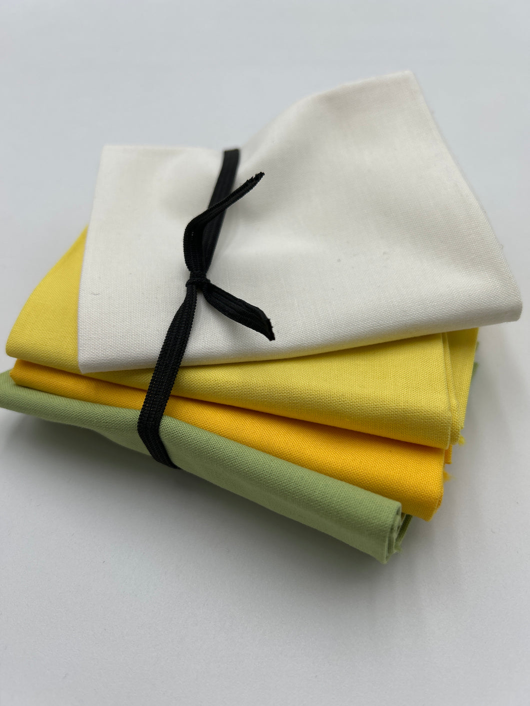 Quilting Cotton Fat Quarter Bundle, White, Yellow, Gold & Green (WQC2596)
