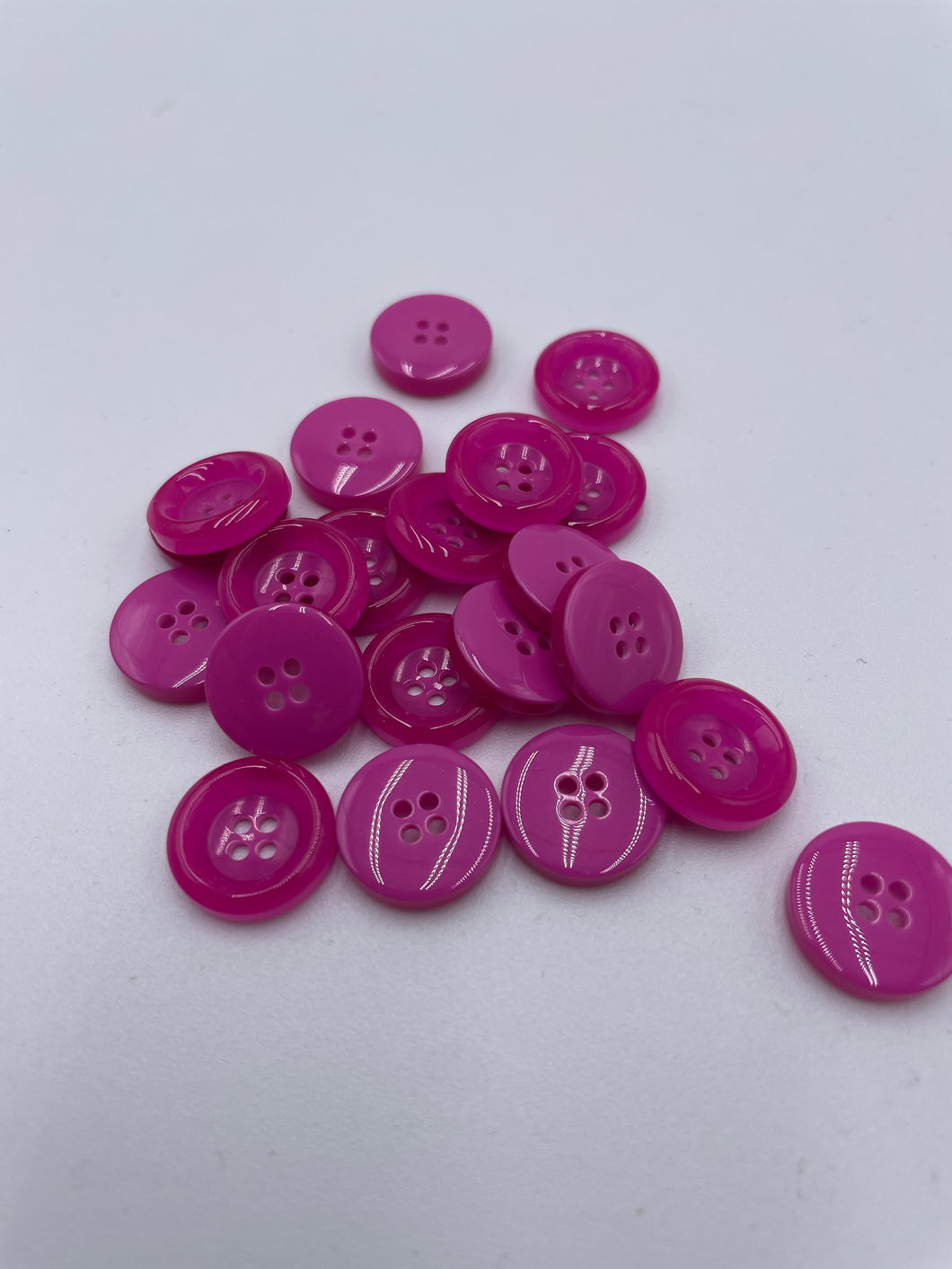 Plastic Buttons, Fuchsia (NBU0470)