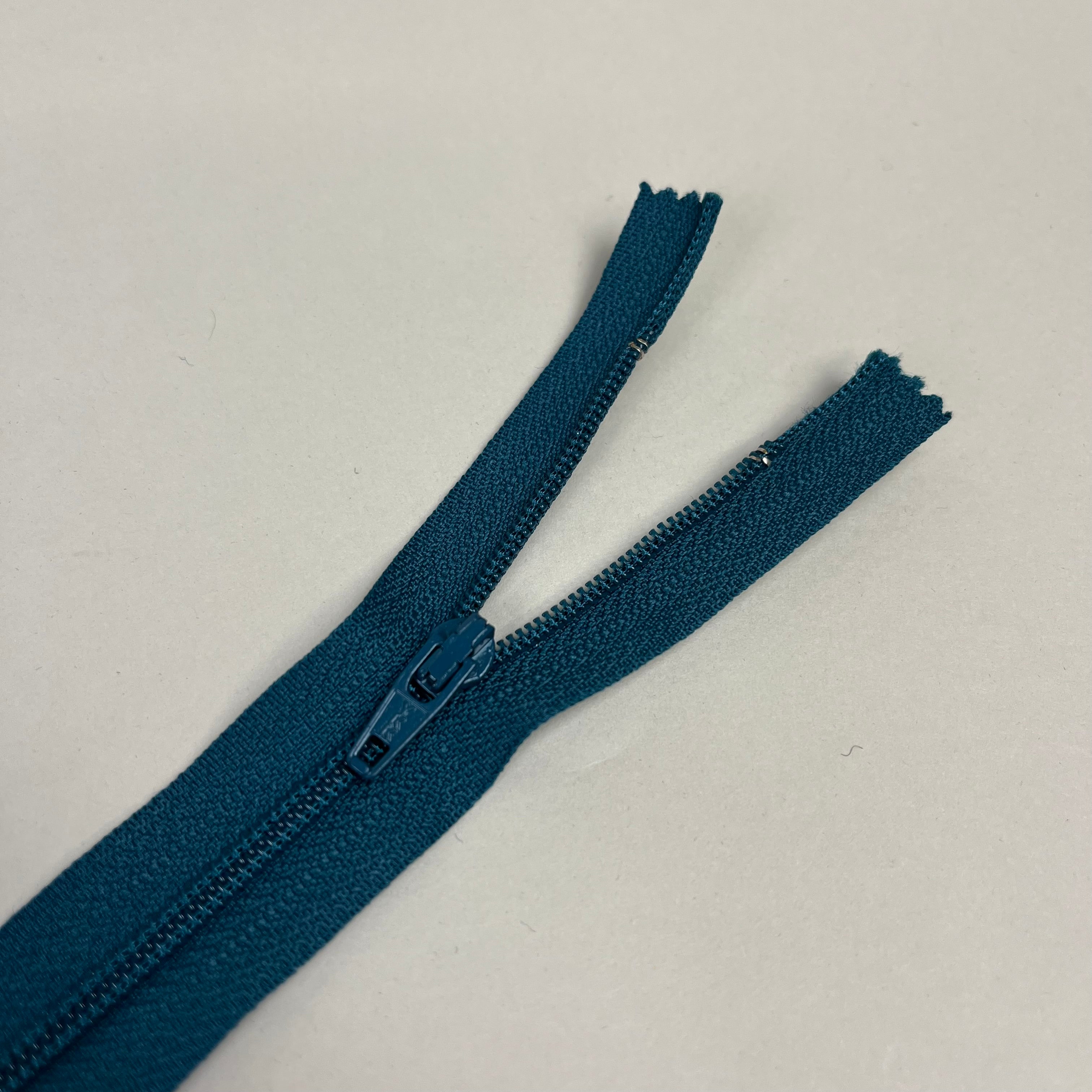 Closed-End Nylon Coil Zipper - Lagoon 5.5" (NZP0350)