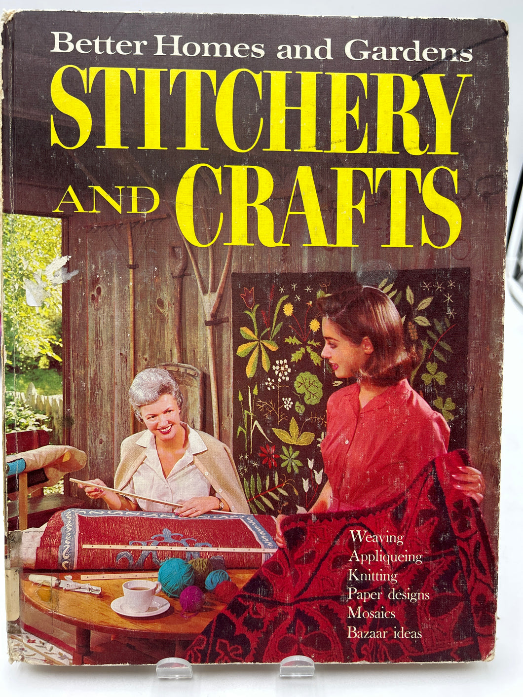 Vintage BOOK, Stitchery and Crafts (BKS0889)