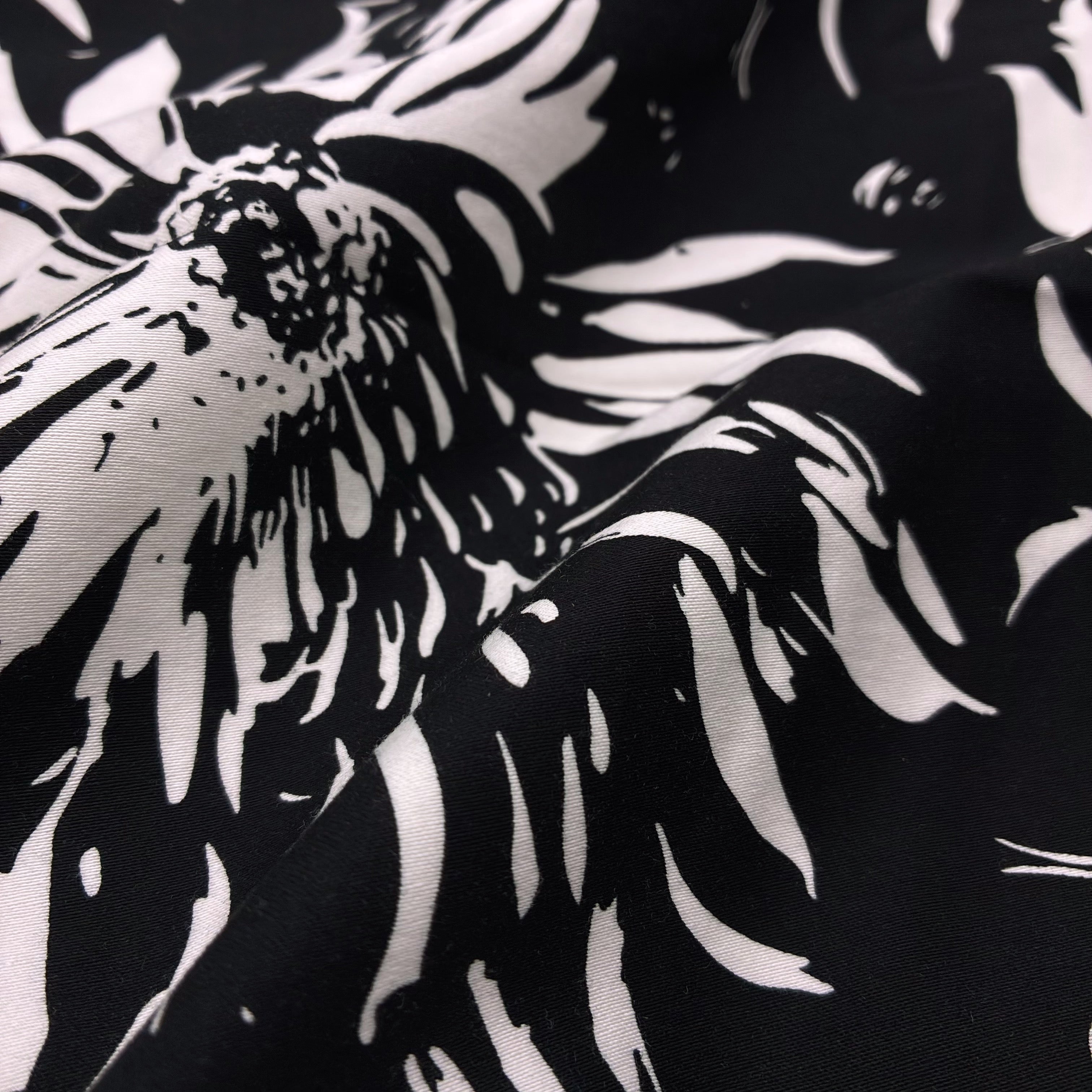 Stretch Cotton Dress Weight  - Daisy Black & White (WDW3262)